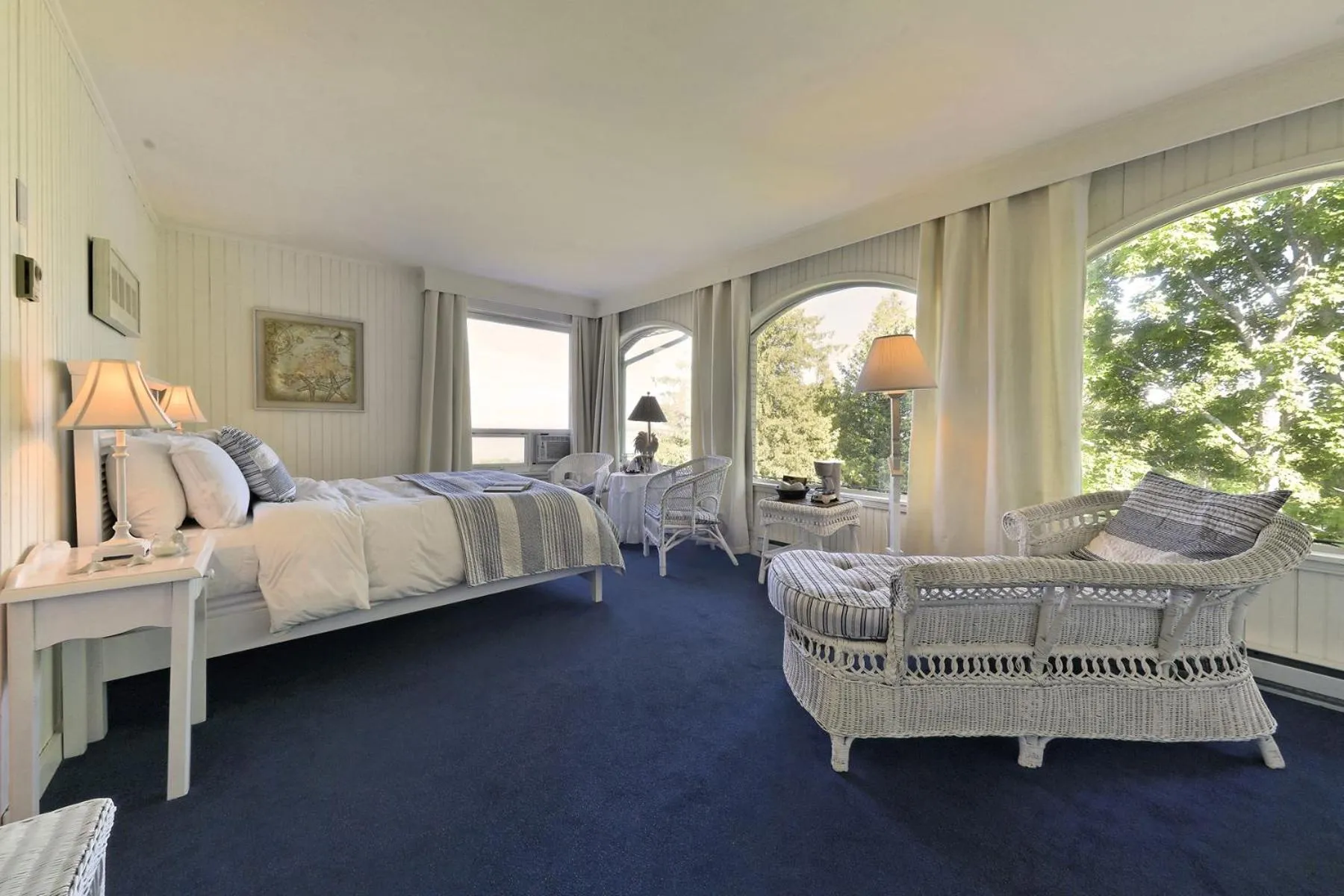 Bedroom, Bed in Auberge des Falaises