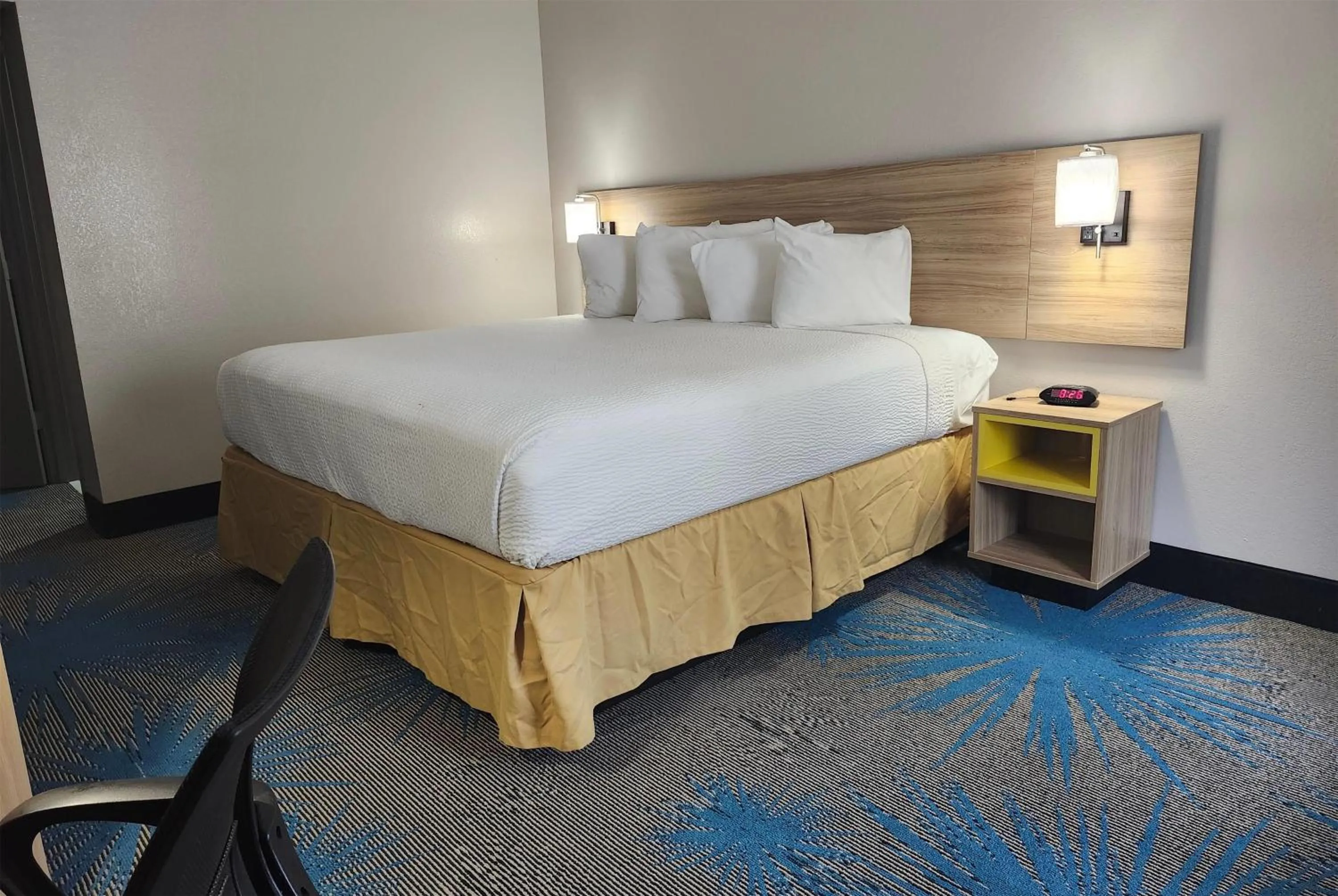 Photo of the whole room, Bed in Days Inn by Wyndham Ocean Springs