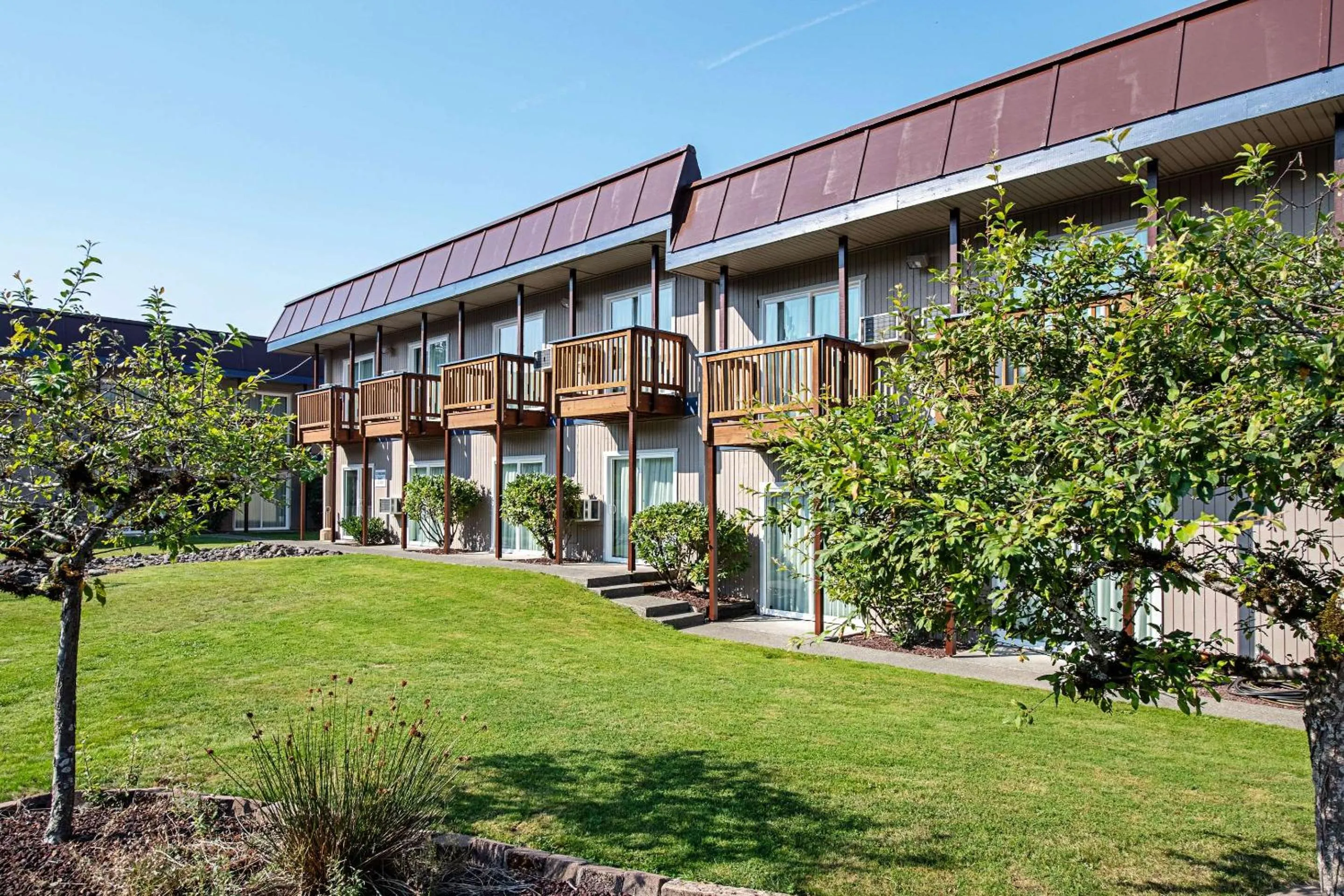 Property building in Rodeway Inn Enumclaw Mount Rainier-Crystal Mountain Area