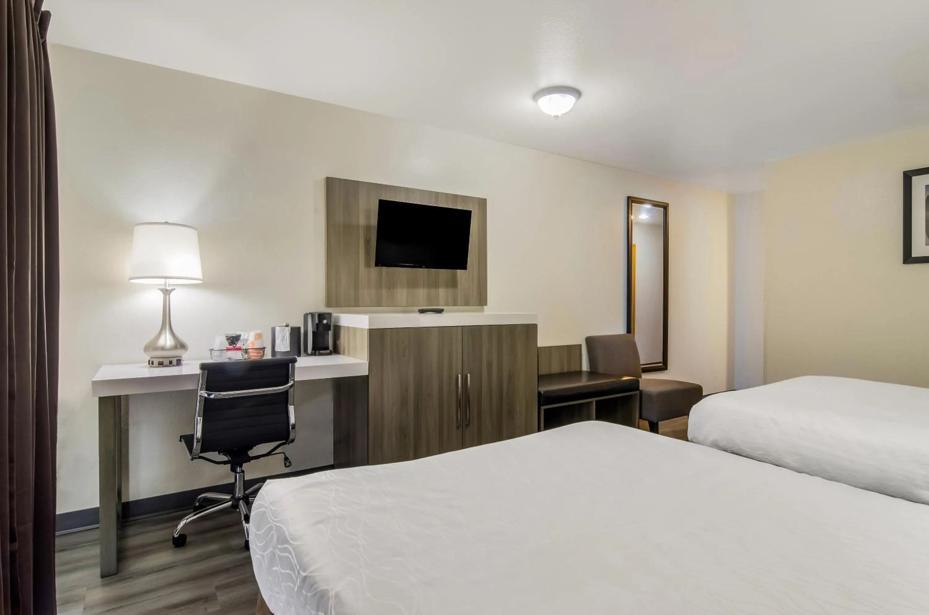 Bed in Rodeway Inn Enumclaw Mount Rainier-Crystal Mountain Area