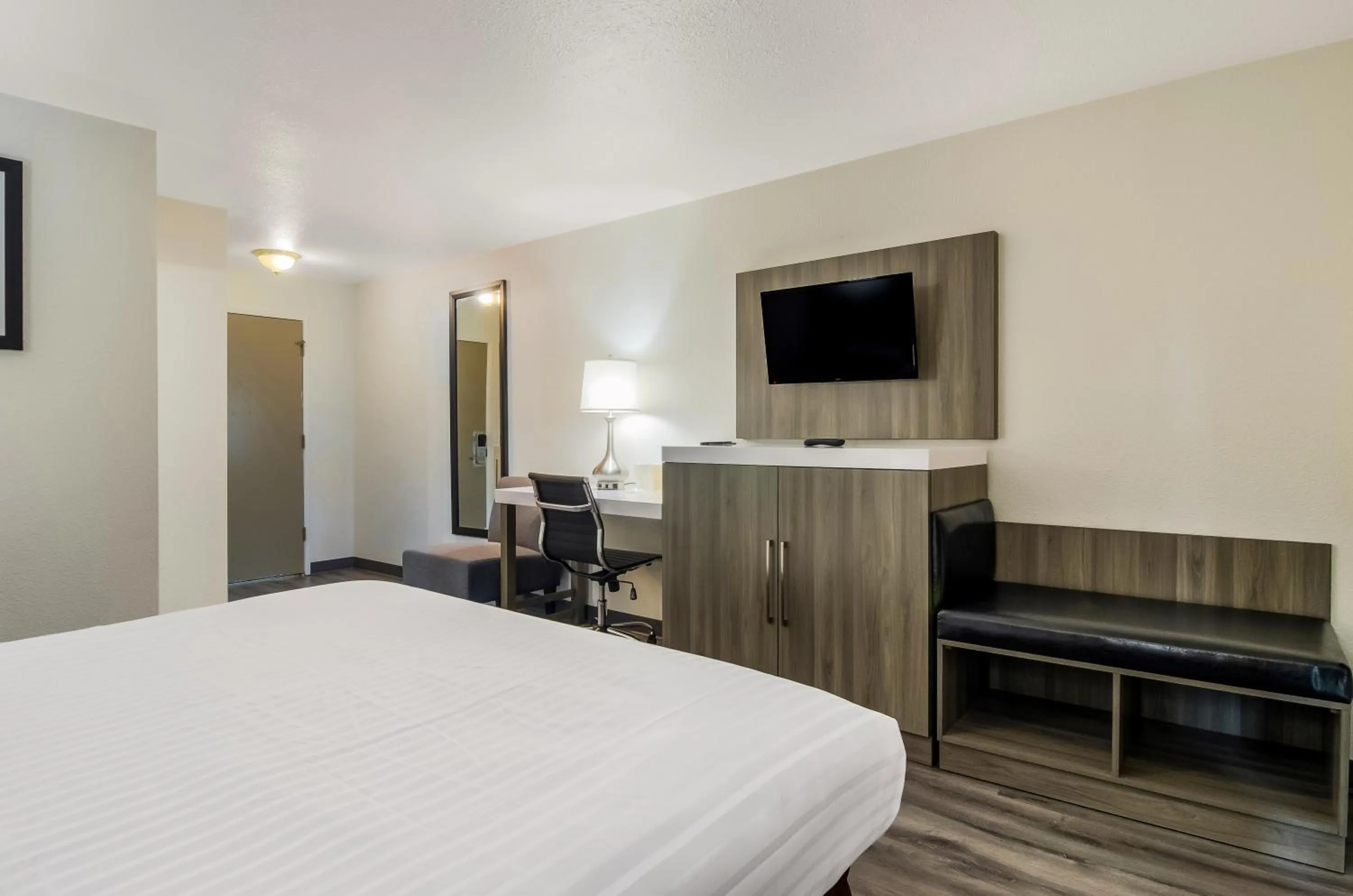 Bed in Rodeway Inn Enumclaw Mount Rainier-Crystal Mountain Area