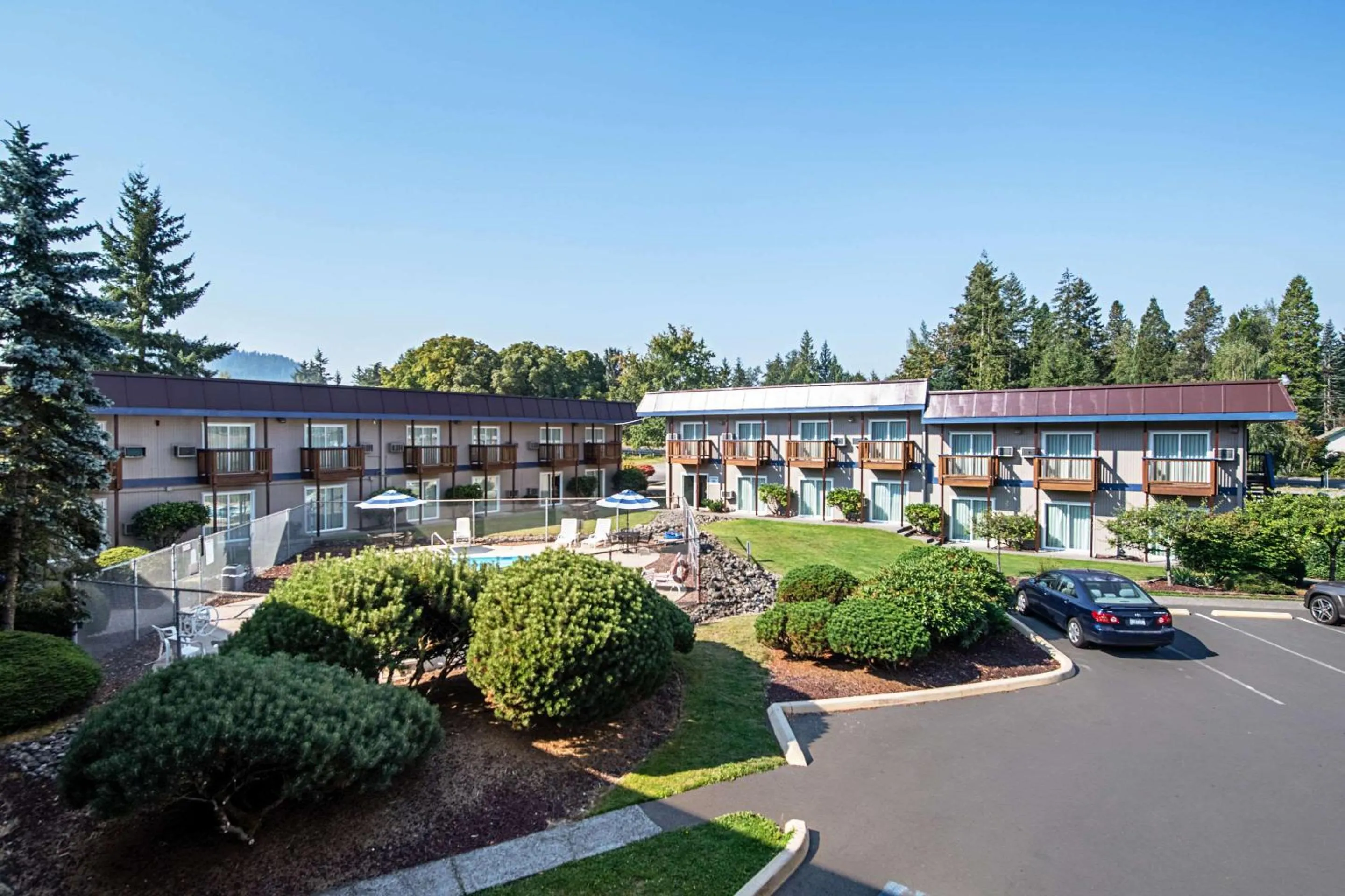 Property building in Rodeway Inn Enumclaw Mount Rainier-Crystal Mountain Area