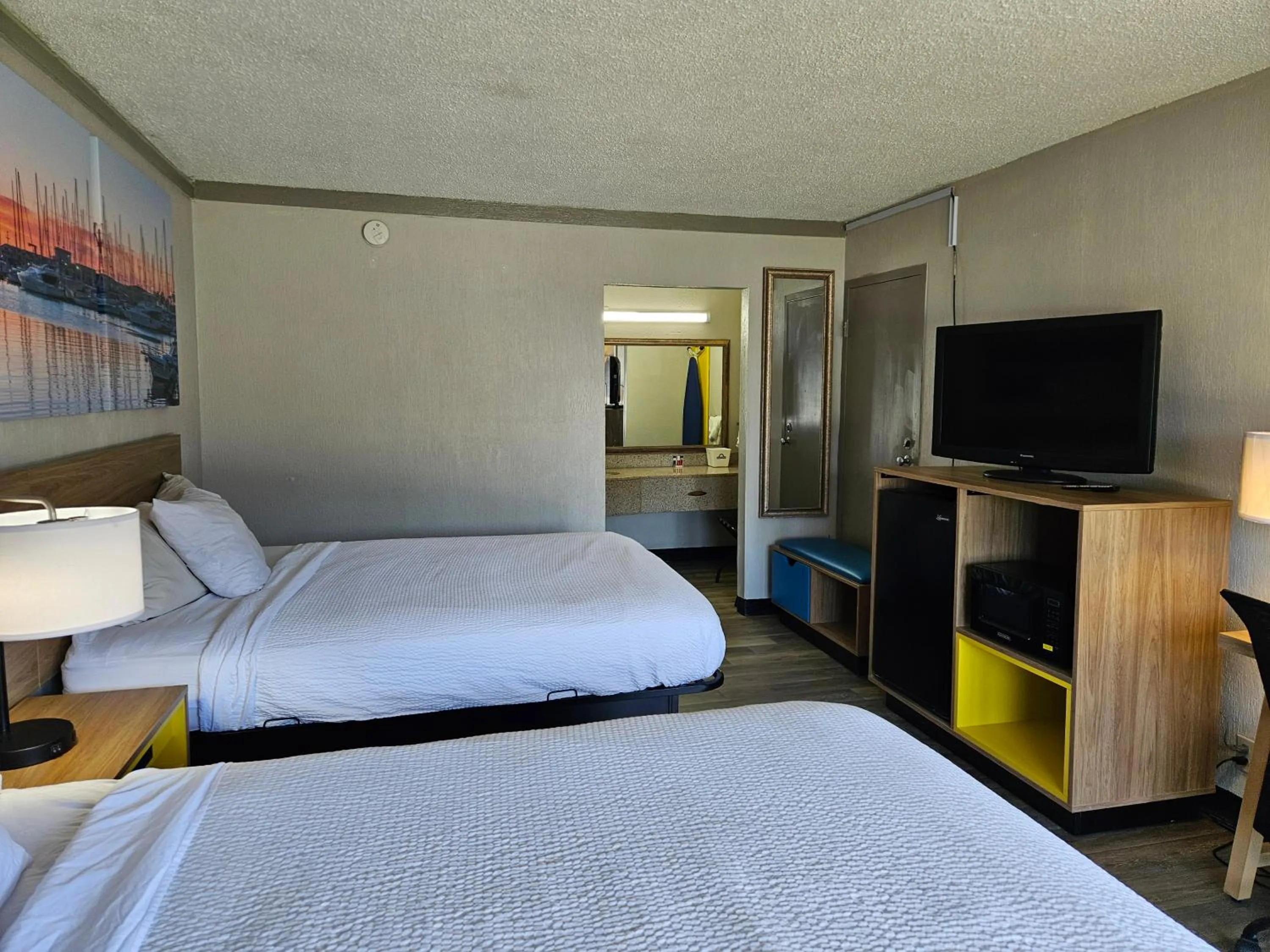 Bed in Days Inn by Wyndham Washington