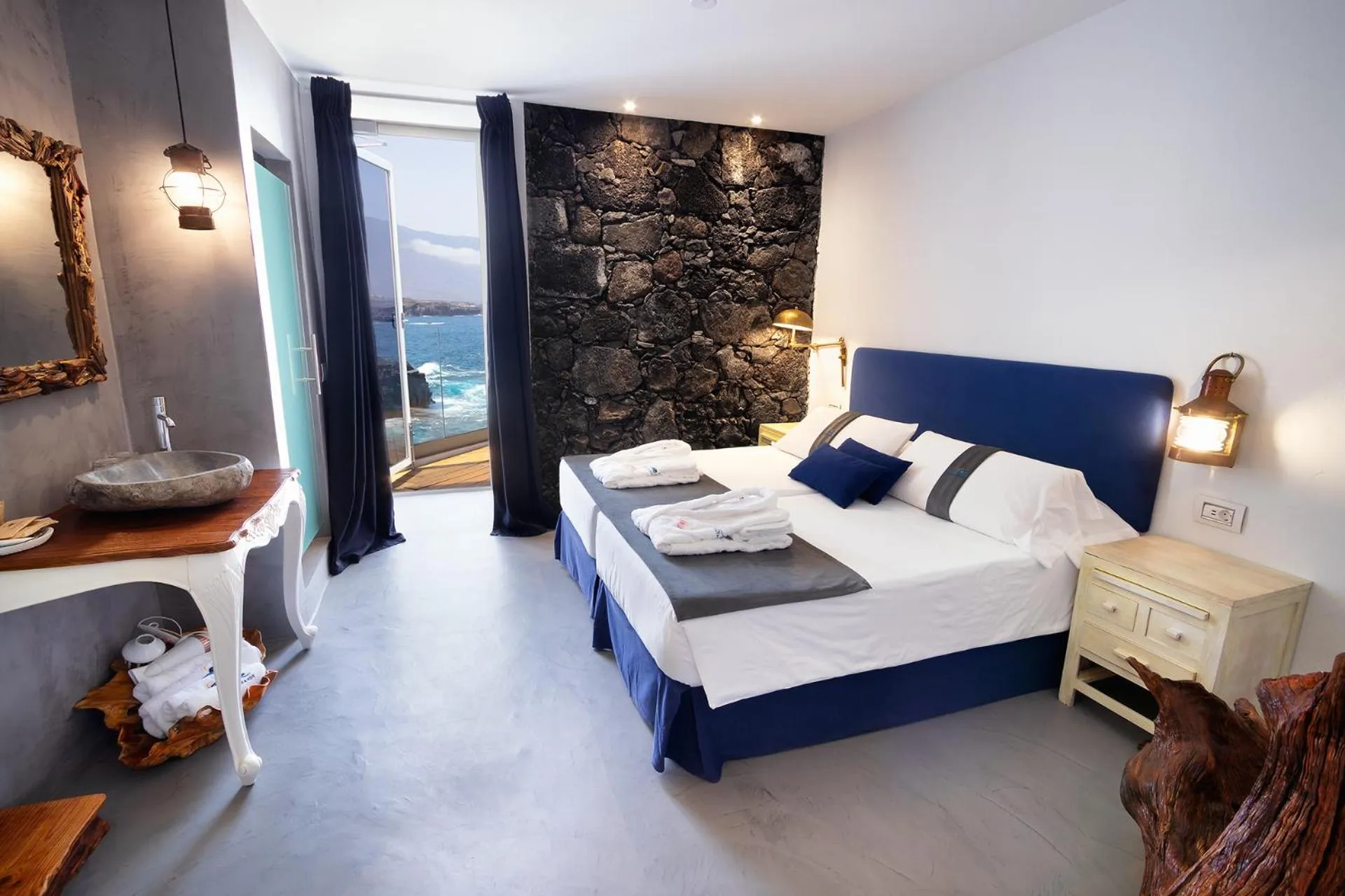 Decorative detail, Bed in Hotel Puntagrande