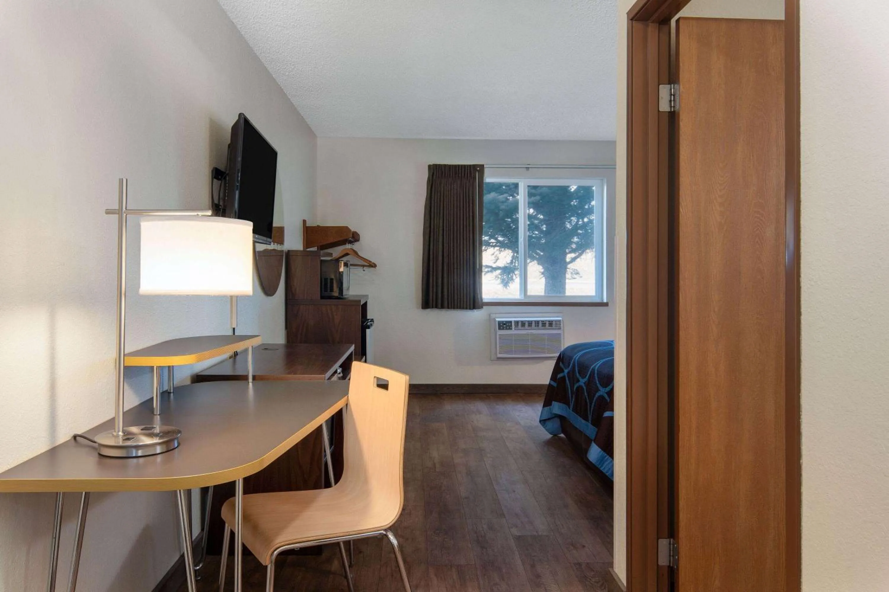 Photo of the whole room, Bed in Super 8 by Wyndham Livingston Yellowstone