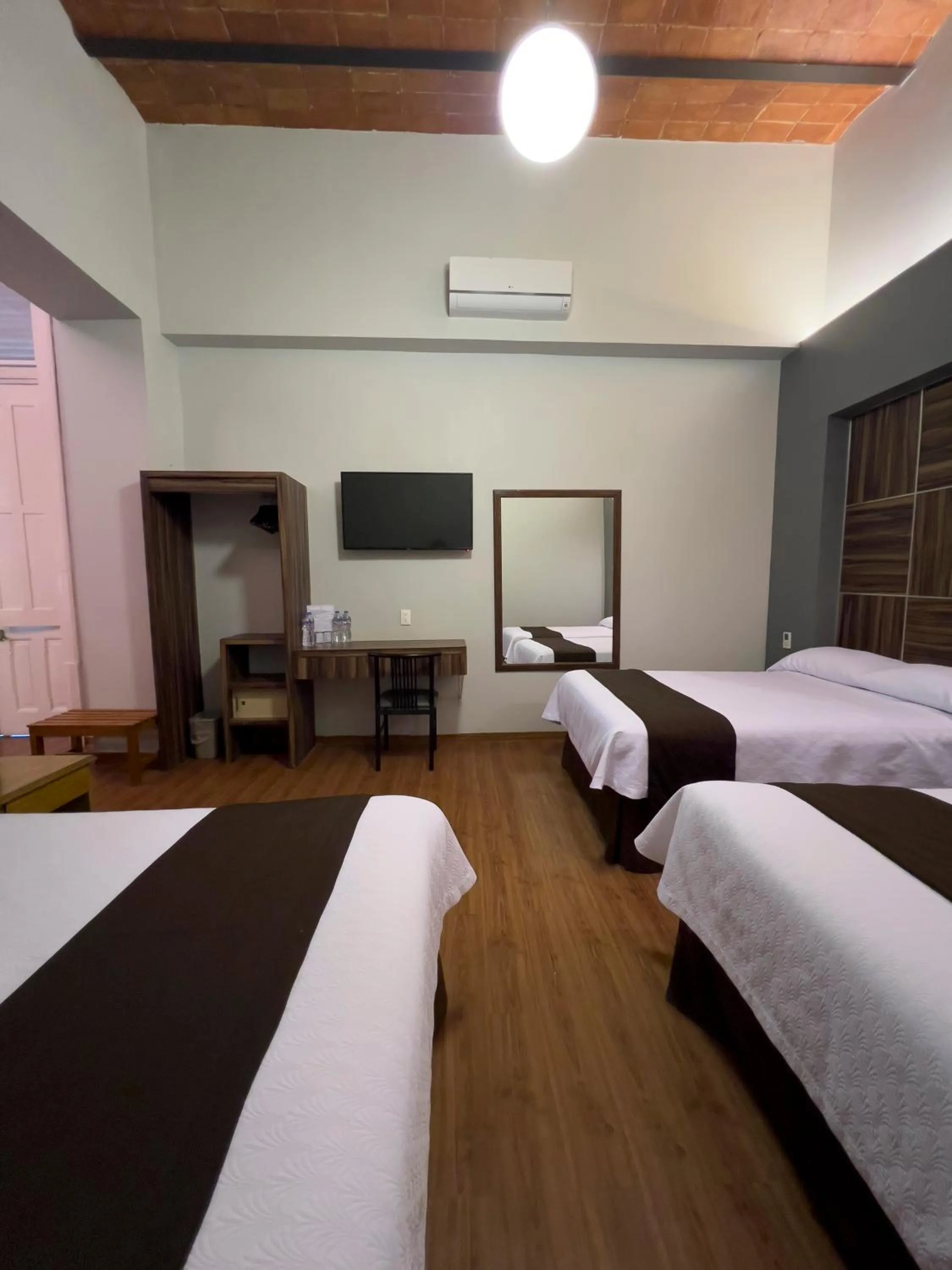 Photo of the whole room, Bed in Hotel Principal