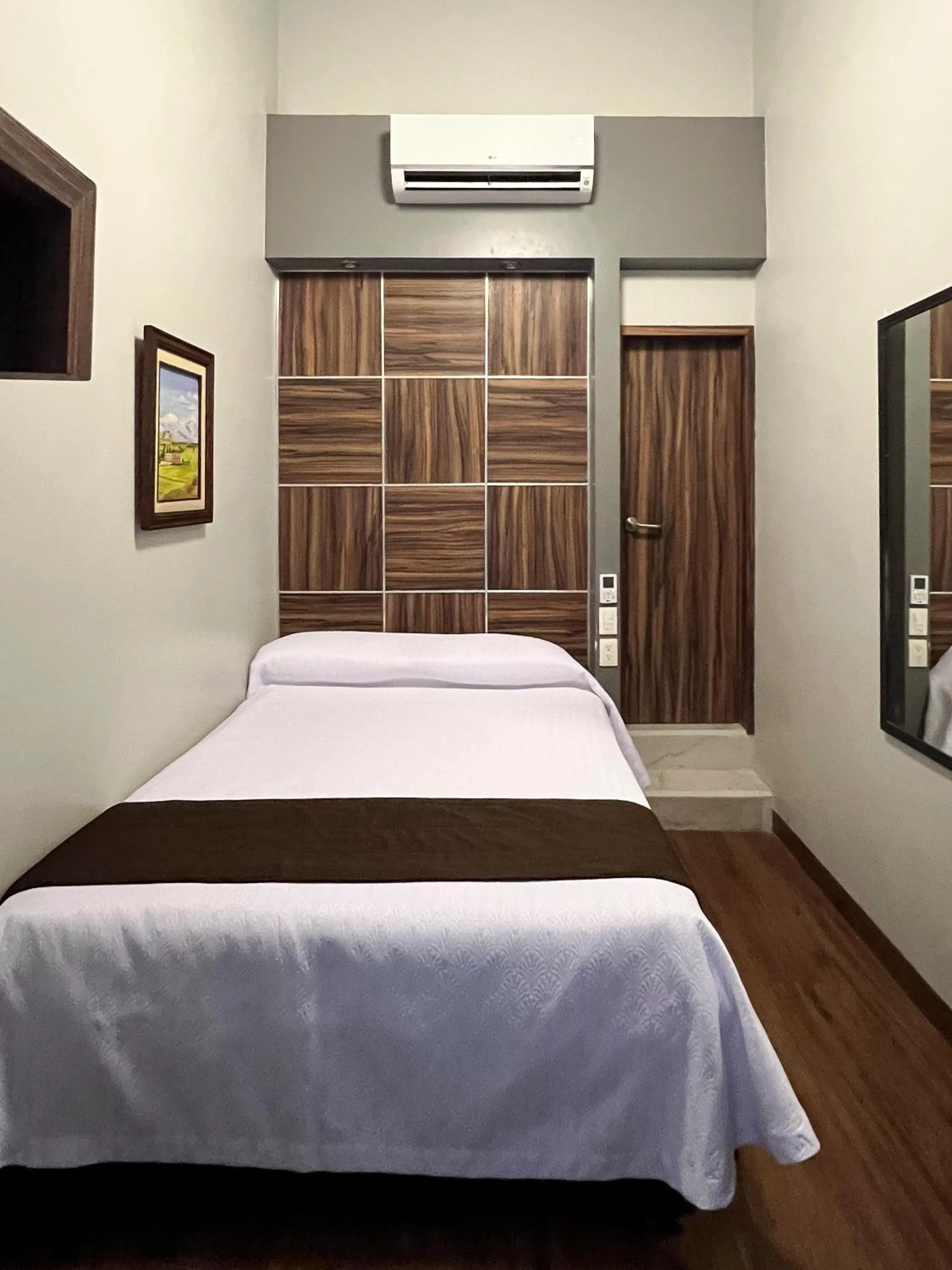 Photo of the whole room, Bed in Hotel Principal