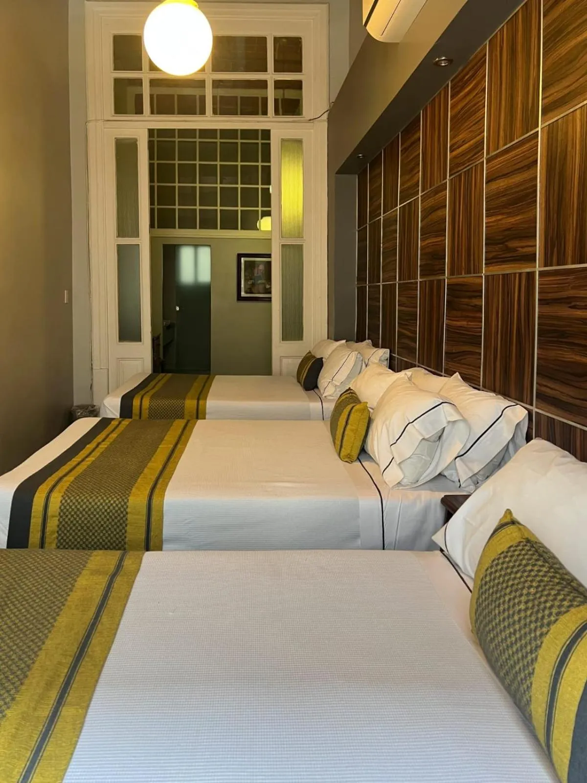 Photo of the whole room, Bed in Hotel Principal