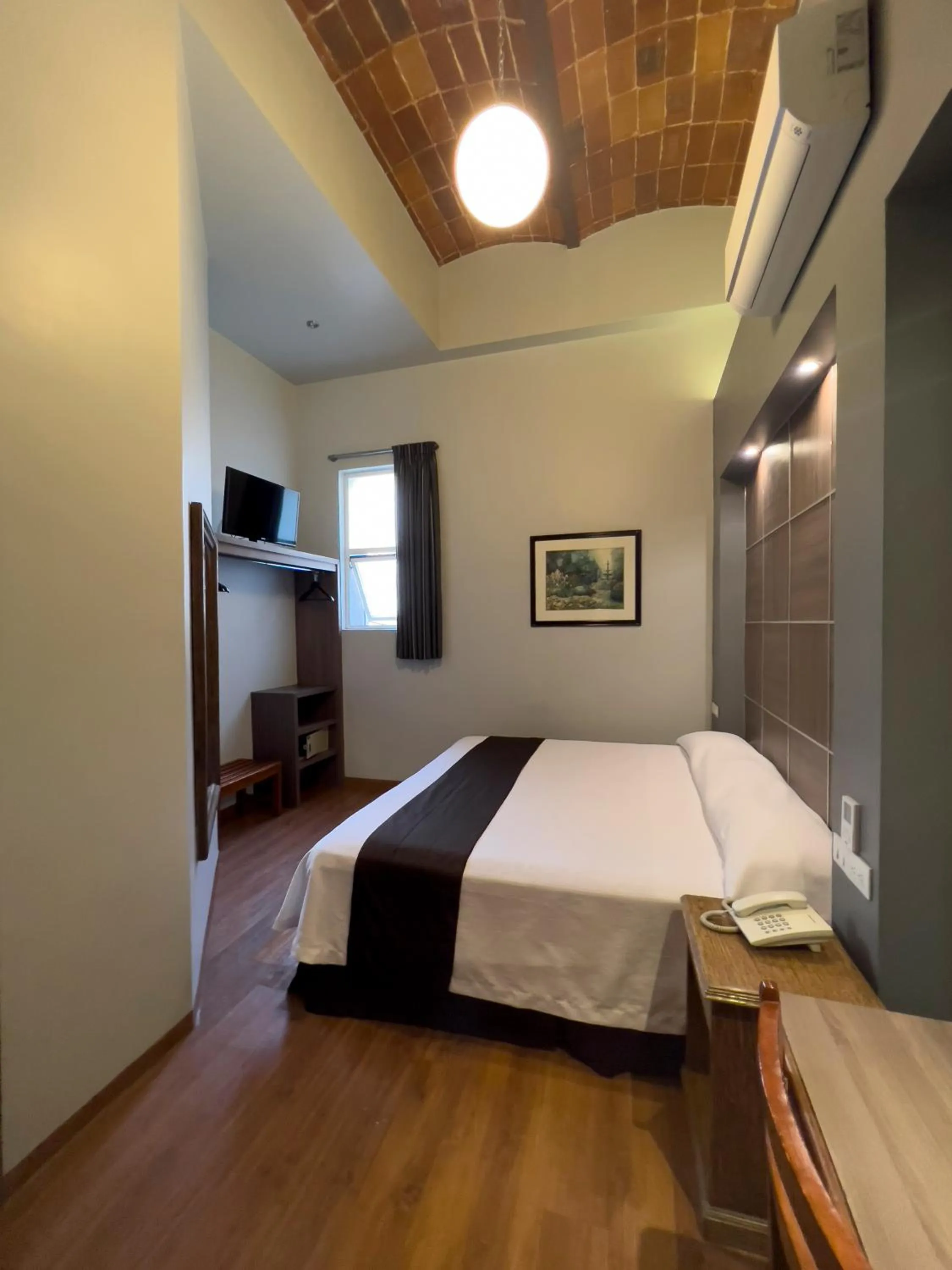 Photo of the whole room, Bed in Hotel Principal