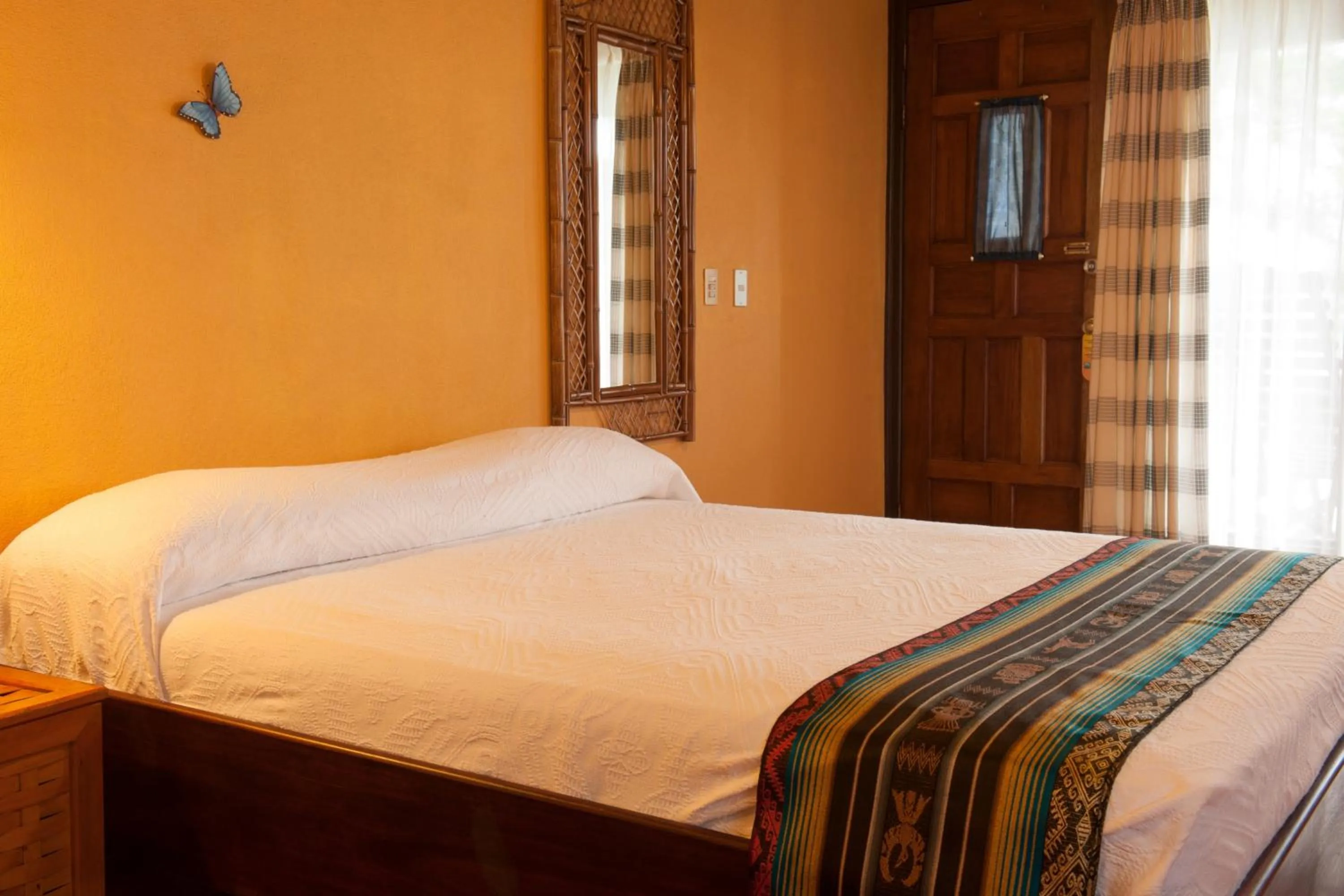 Bedroom, Bed in Hotel Arenal Lodge