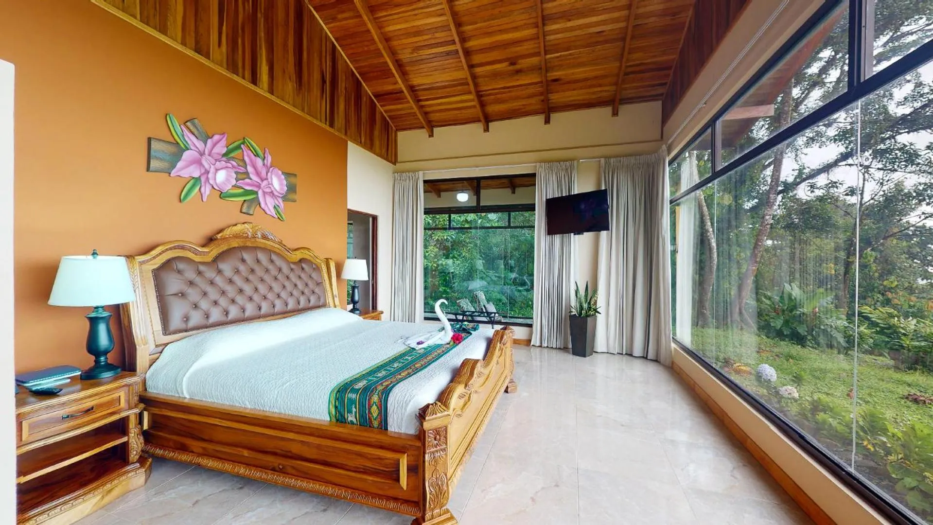 Bed in Hotel Arenal Lodge