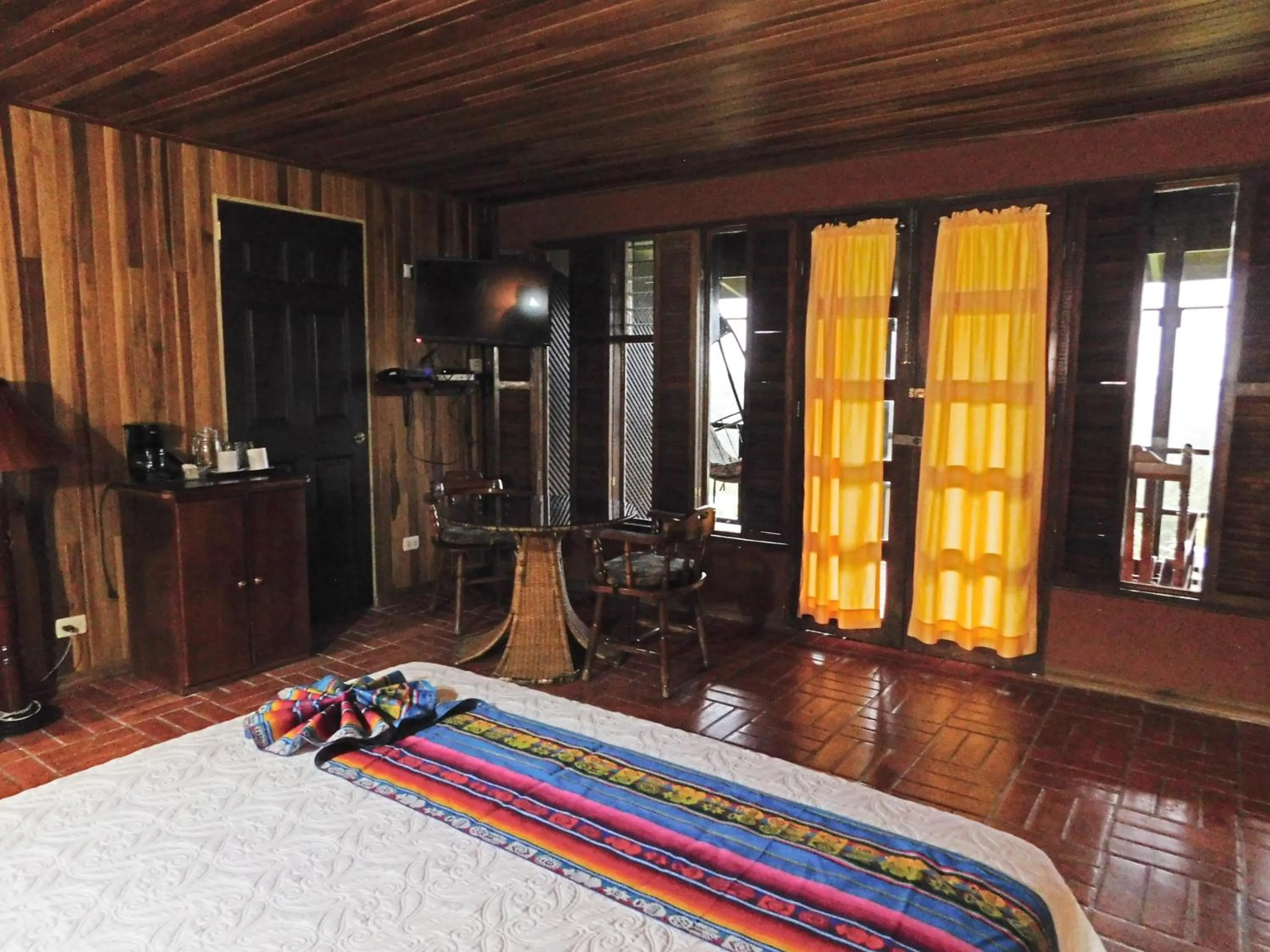 TV and multimedia, Bed in Hotel Arenal Lodge