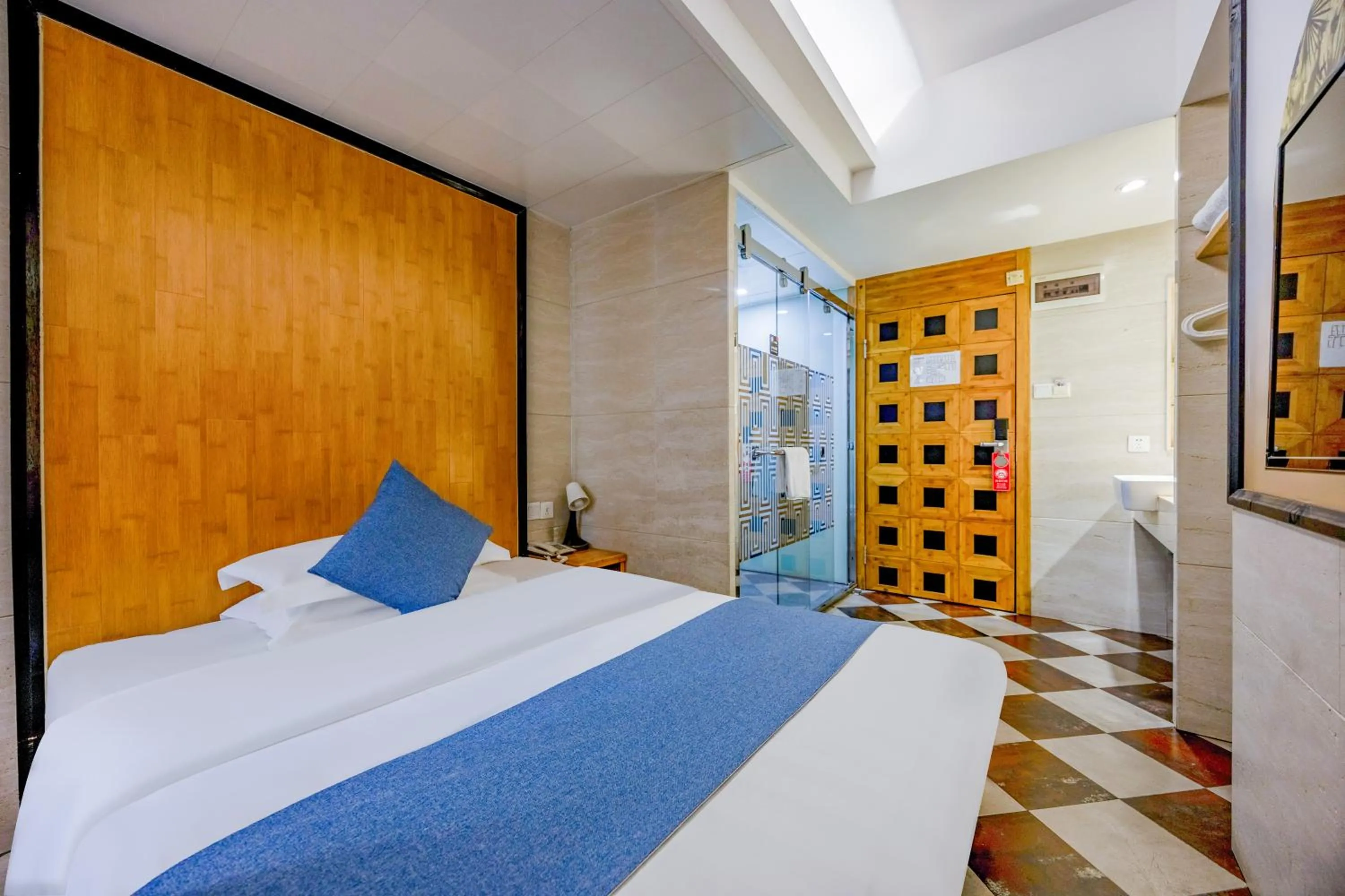 Photo of the whole room, Bed in Guangzhou Timmy Hotel