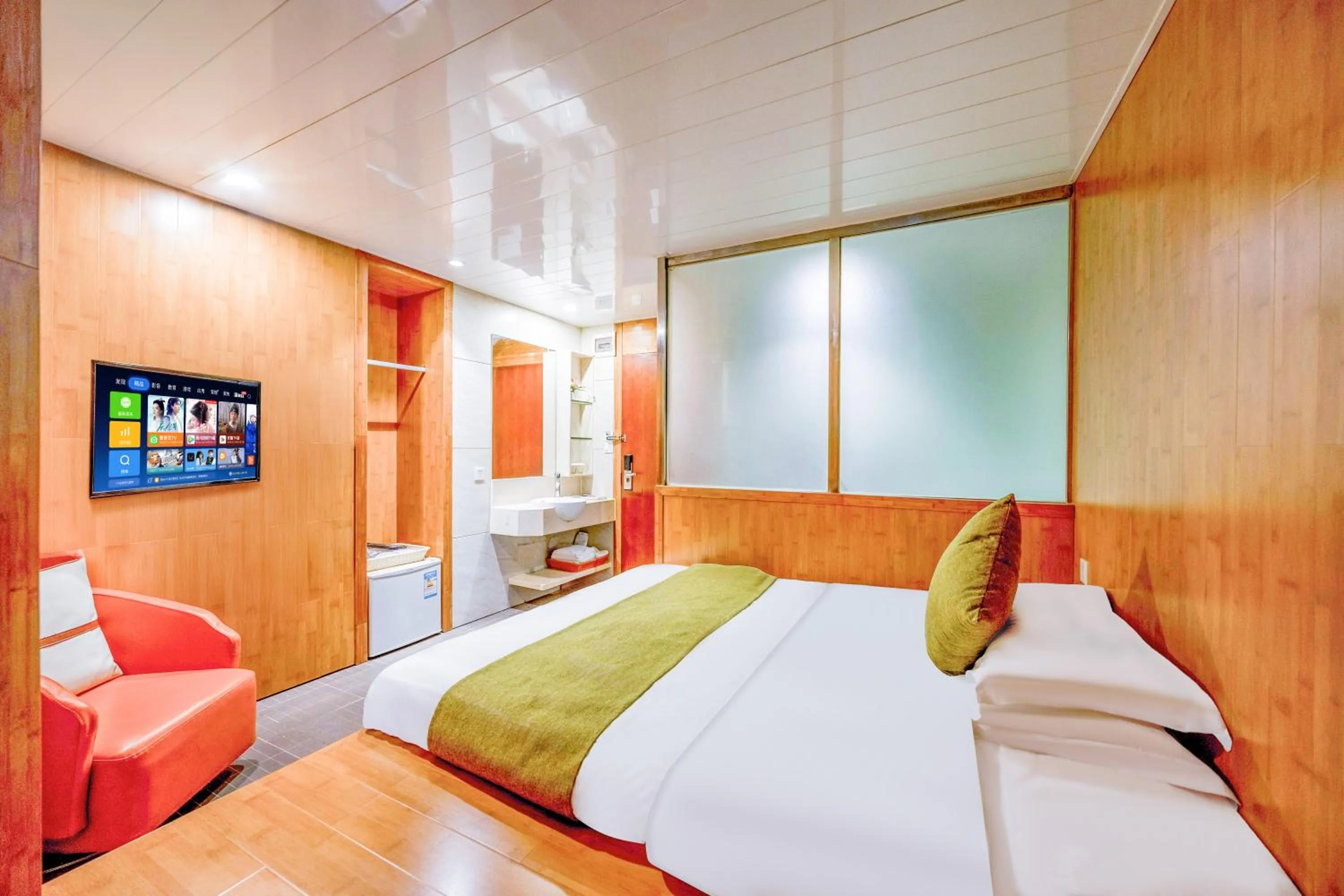 Photo of the whole room, Bed in Guangzhou Timmy Hotel