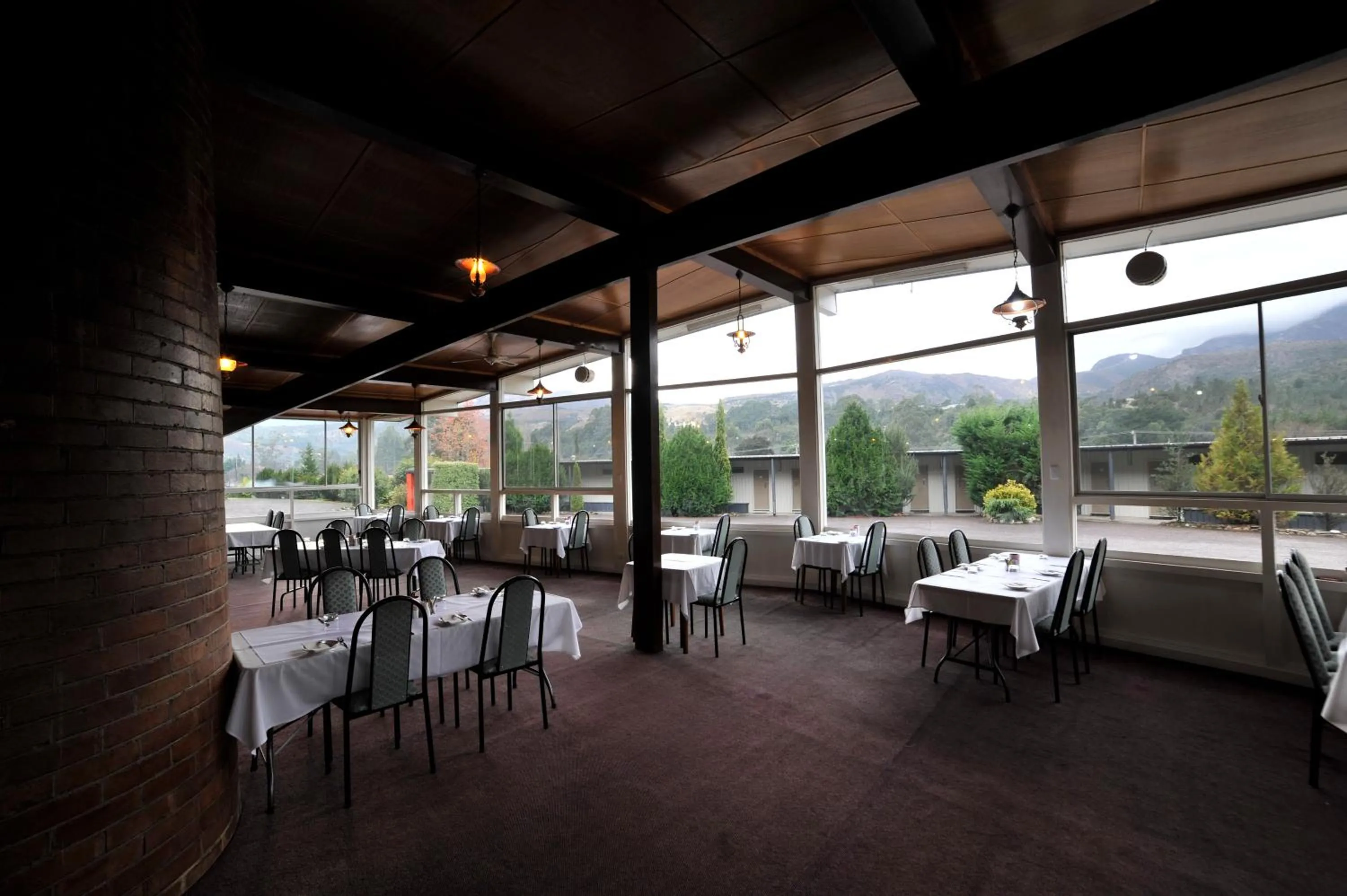 Restaurant/places to eat in Silver Hills Motel