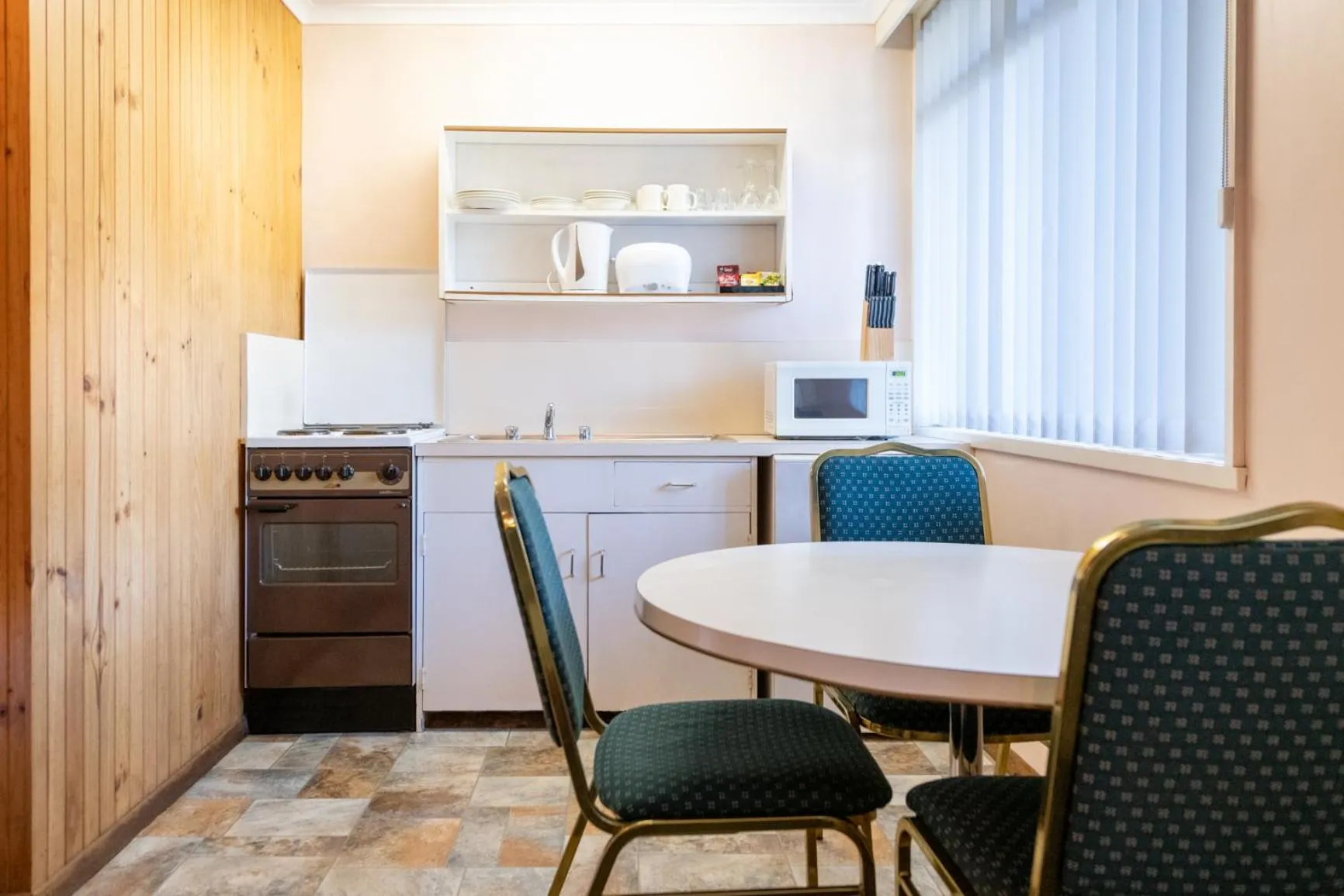 Kitchen or kitchenette in Silver Hills Motel