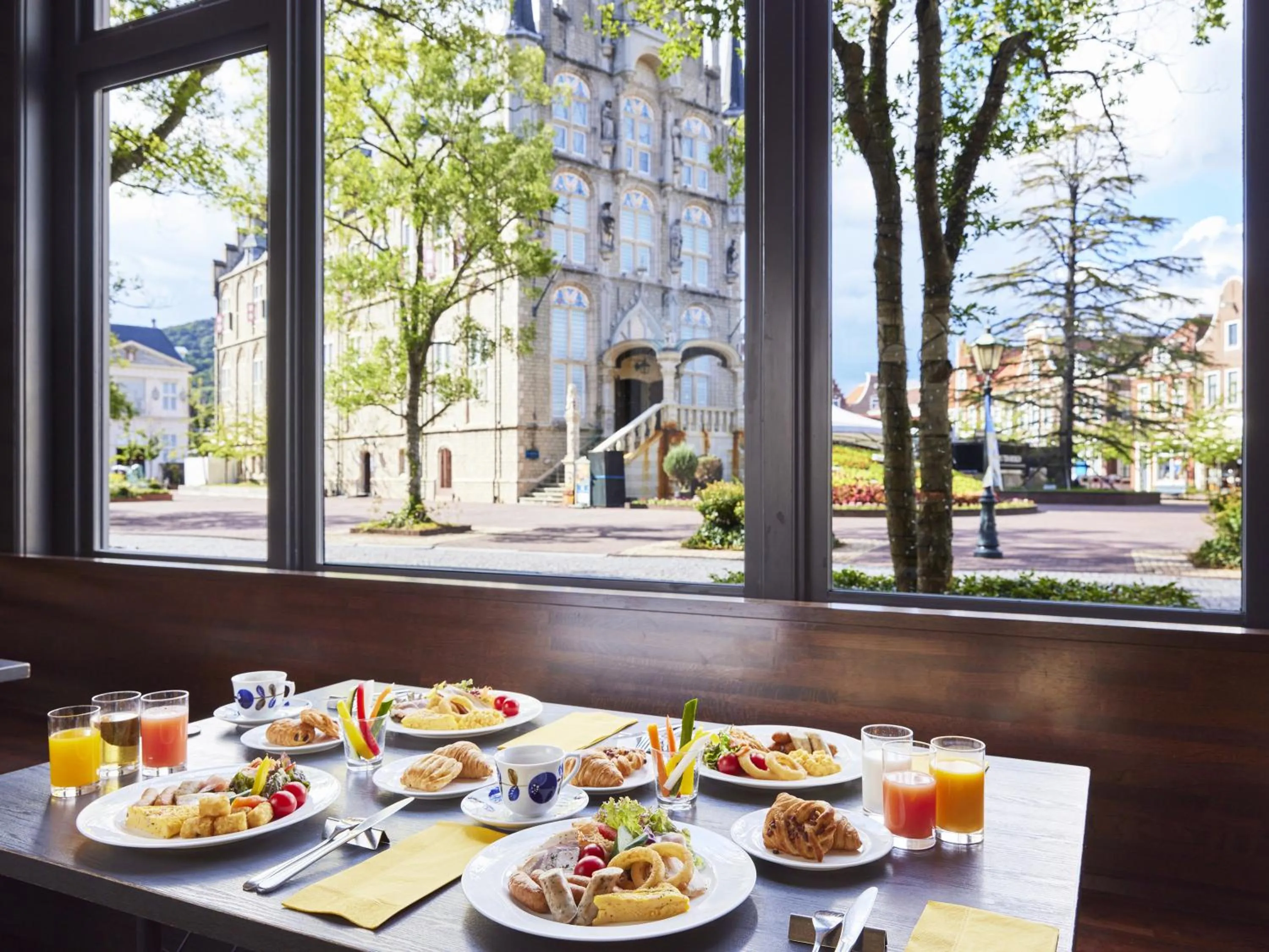 Restaurant/places to eat in Hotel Amsterdam Huis Ten Bosch