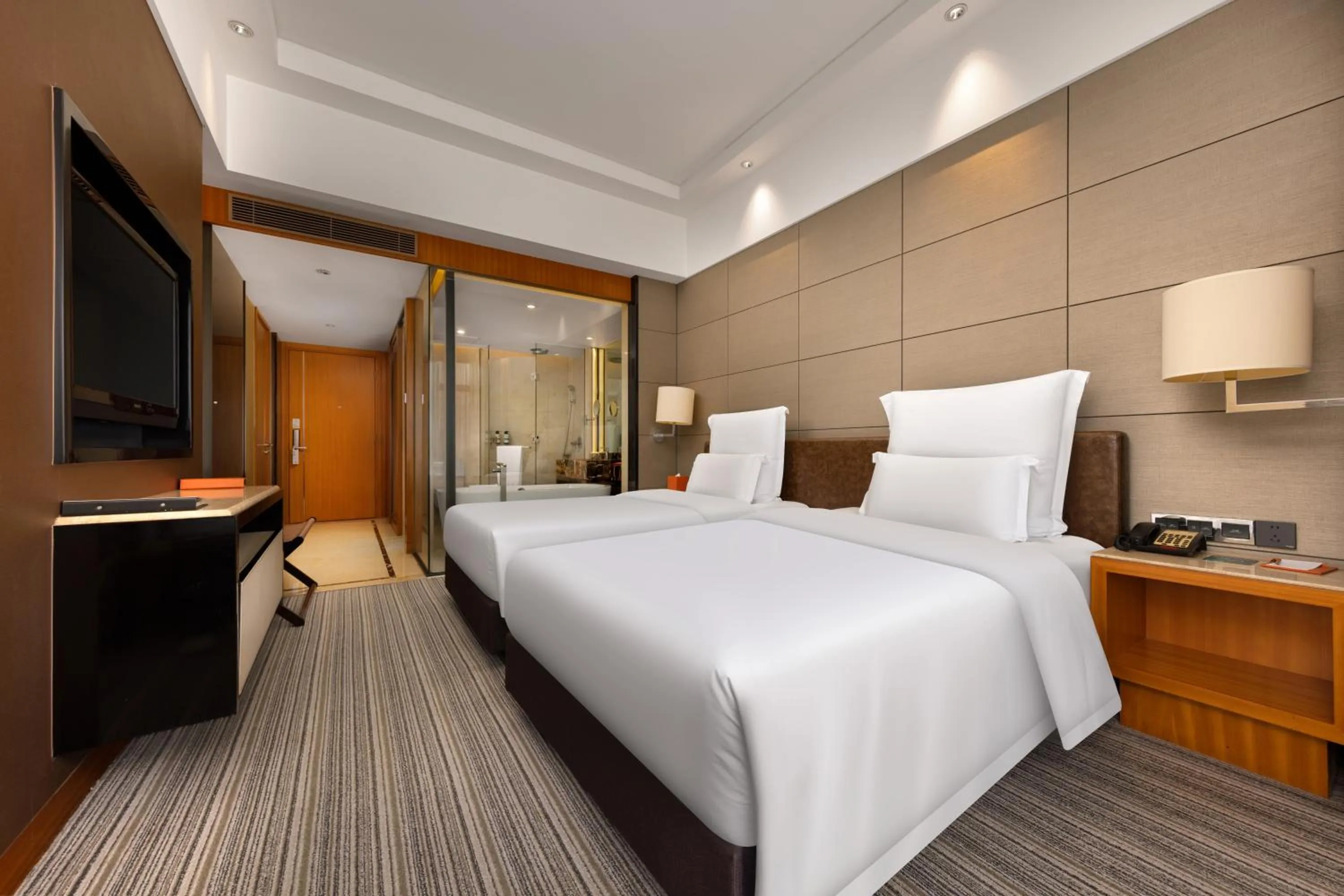 Photo of the whole room, Bed in Pullman Dongguan Changan