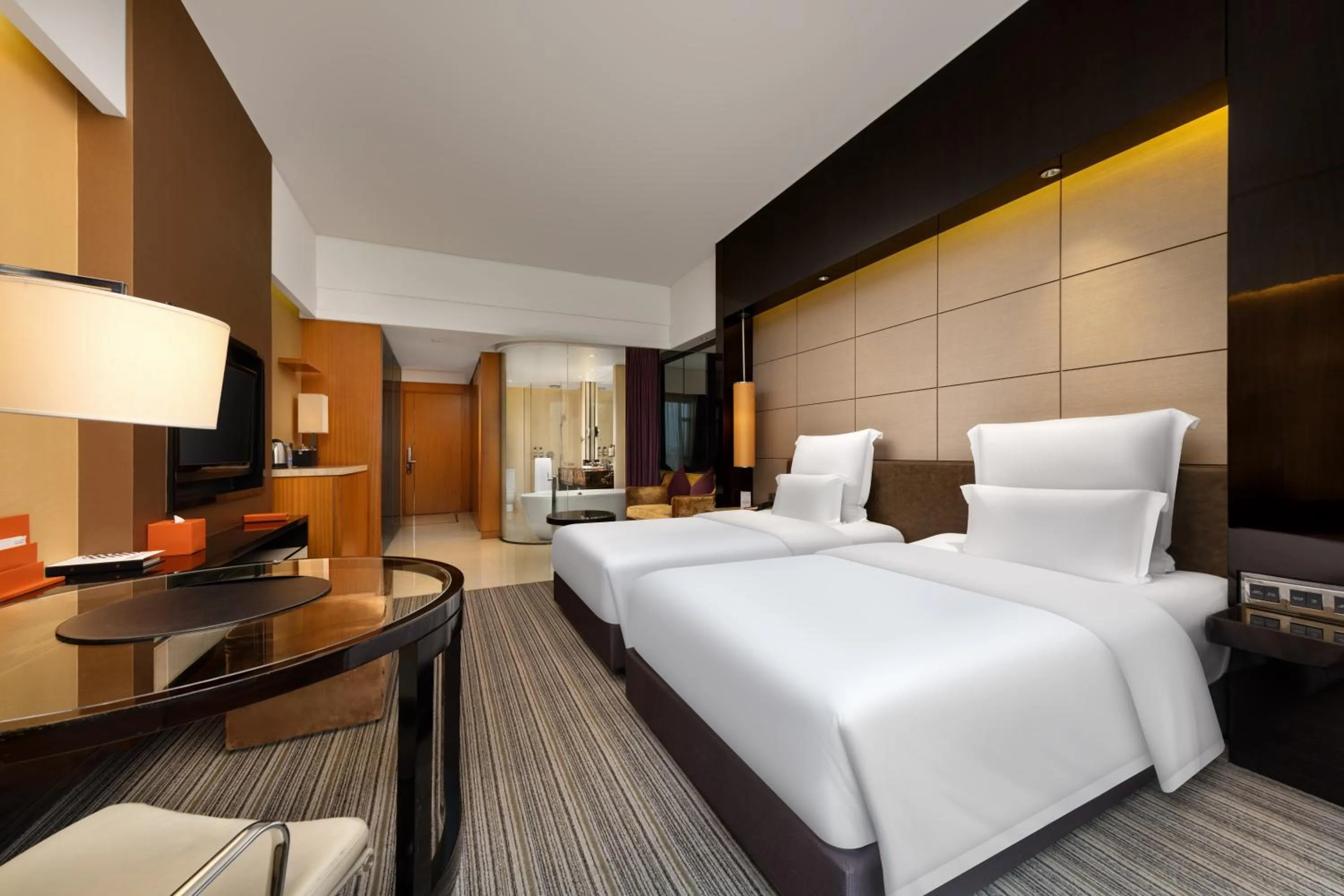 Photo of the whole room, Bed in Pullman Dongguan Changan