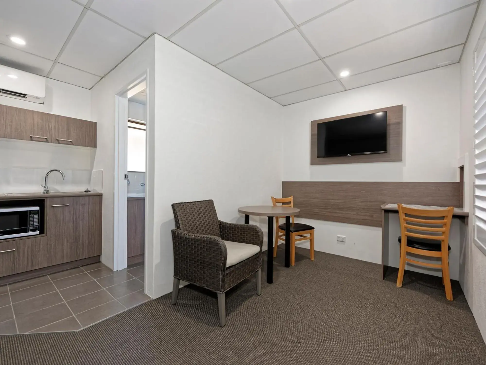 Twin Room- Pet Friendly in Chalet Motor Inn Twin Room- Pet Friendly in Chalet Motor Inn