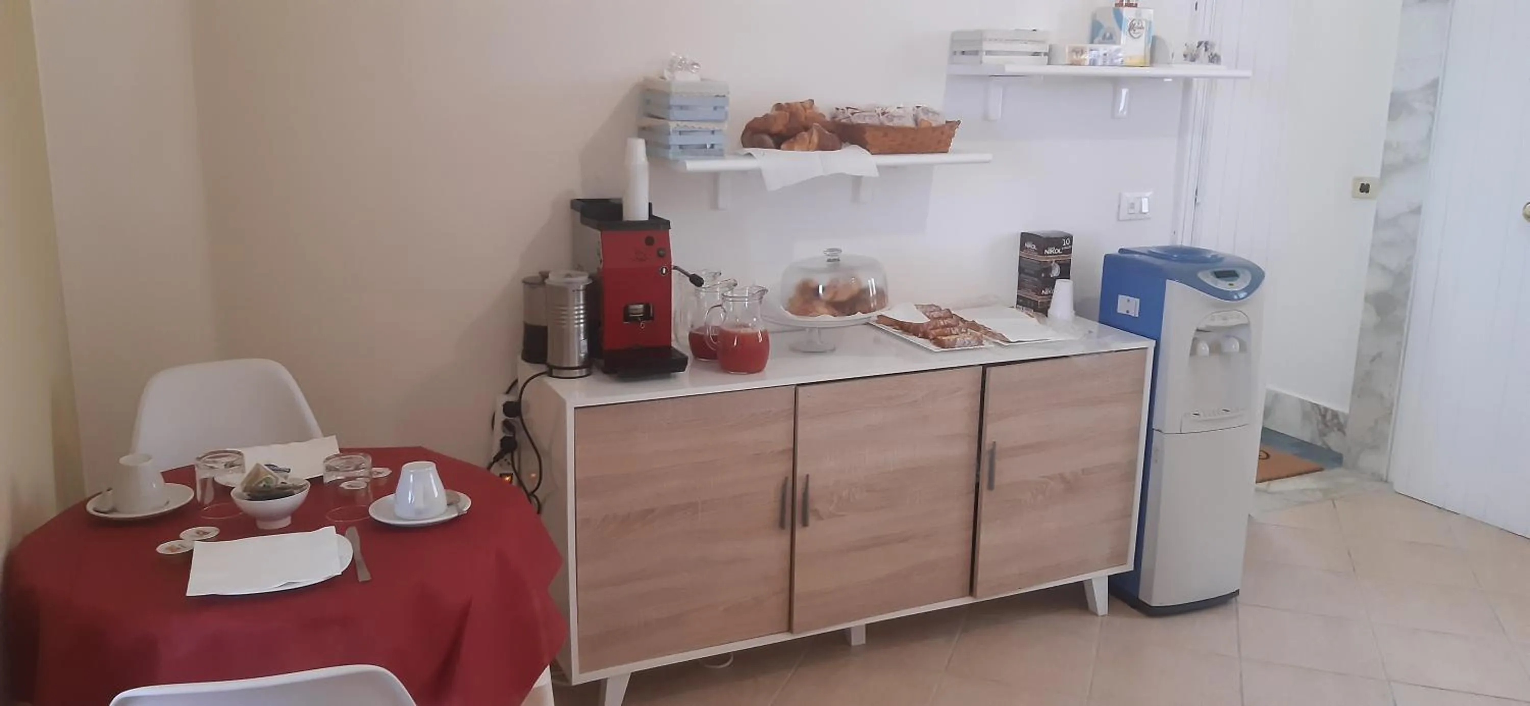 Continental breakfast in 100 passi dal mare