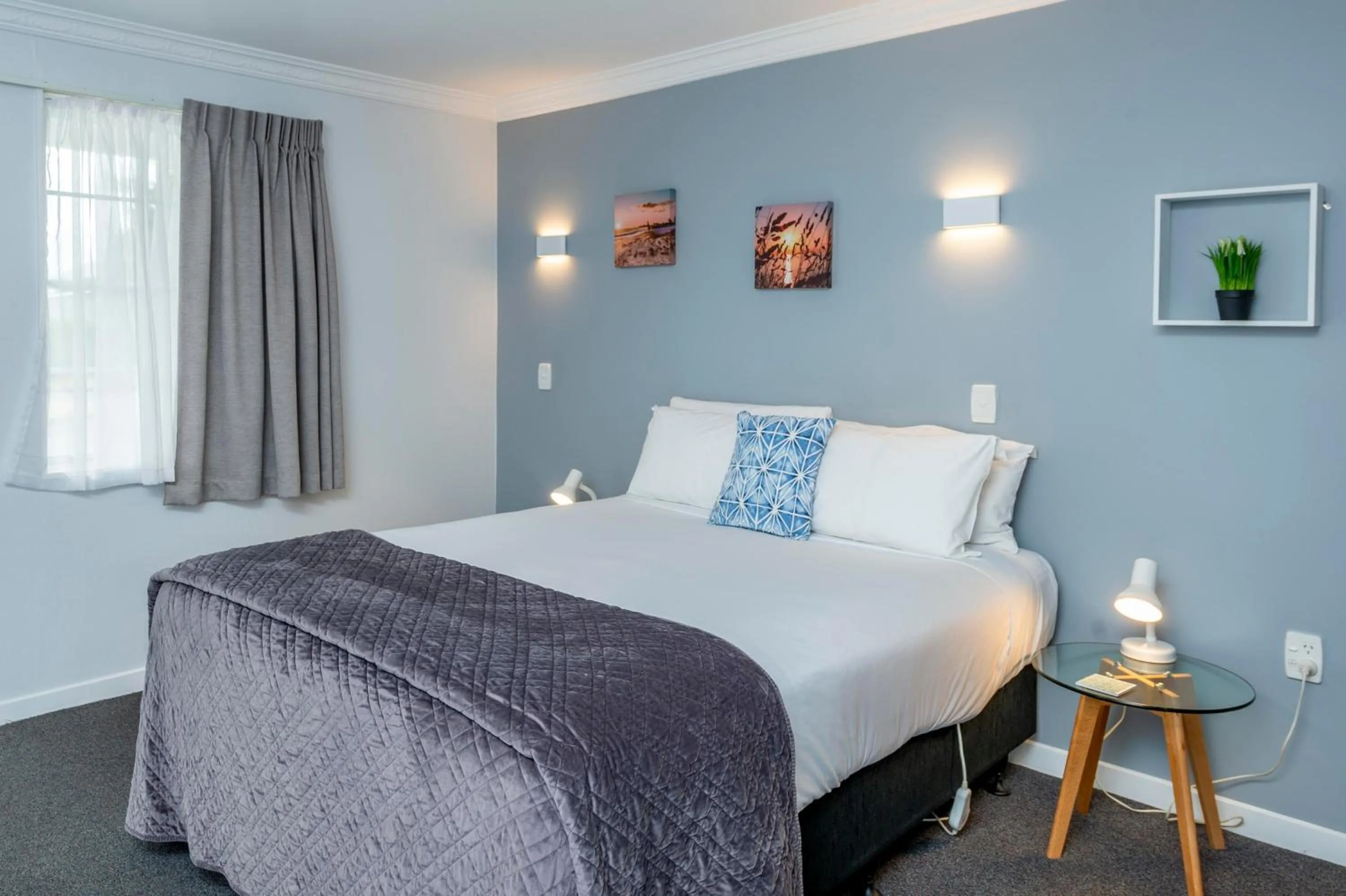 Bed in Kings Court Motel