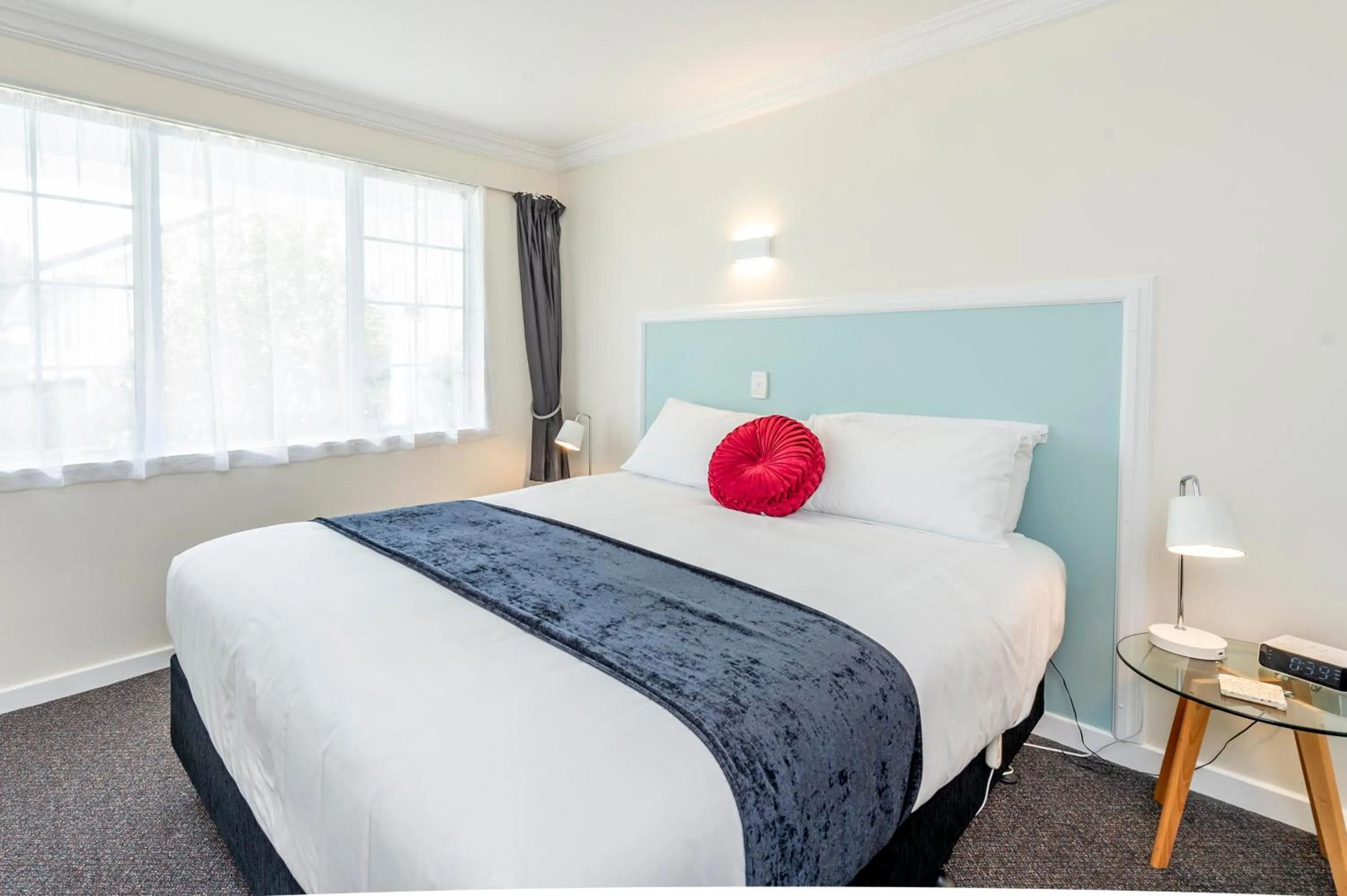 Bed in Kings Court Motel