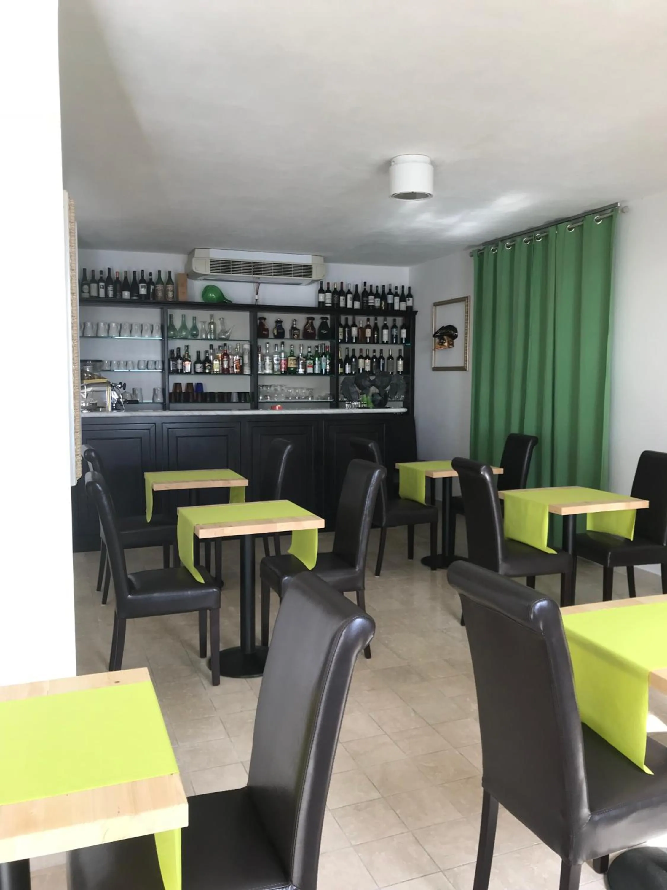 Restaurant/places to eat in Albergo Luna di Marzo