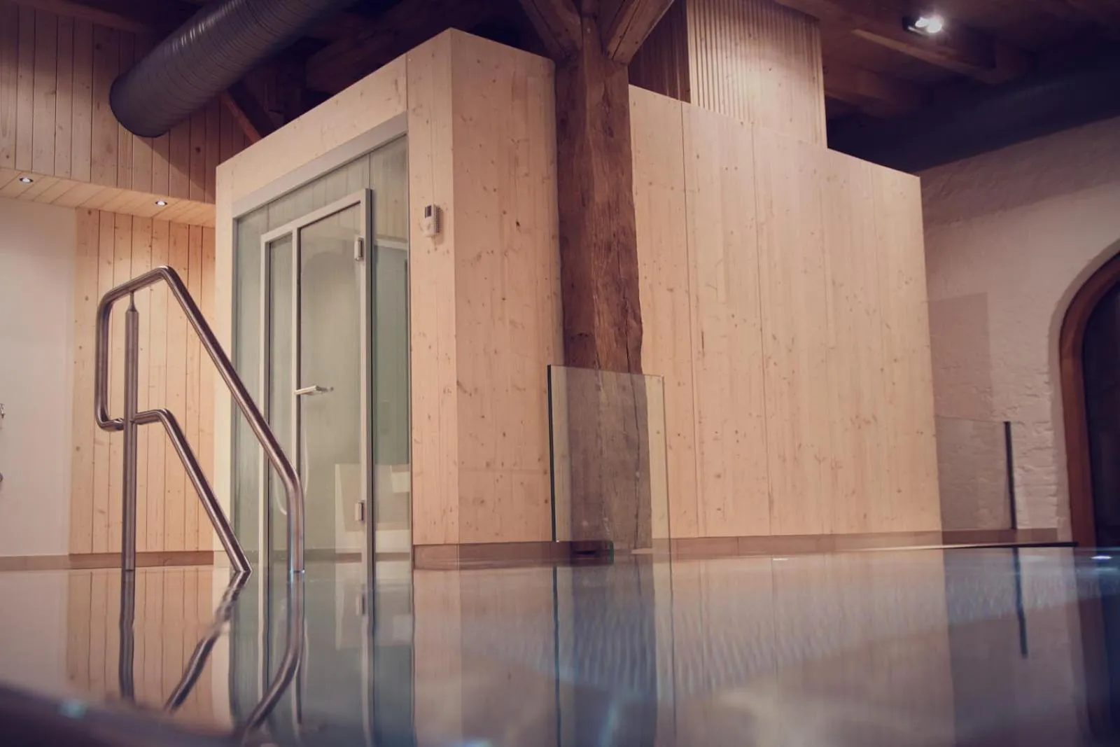 Swimming pool in Romantik Hotel Zum Klosterbräu