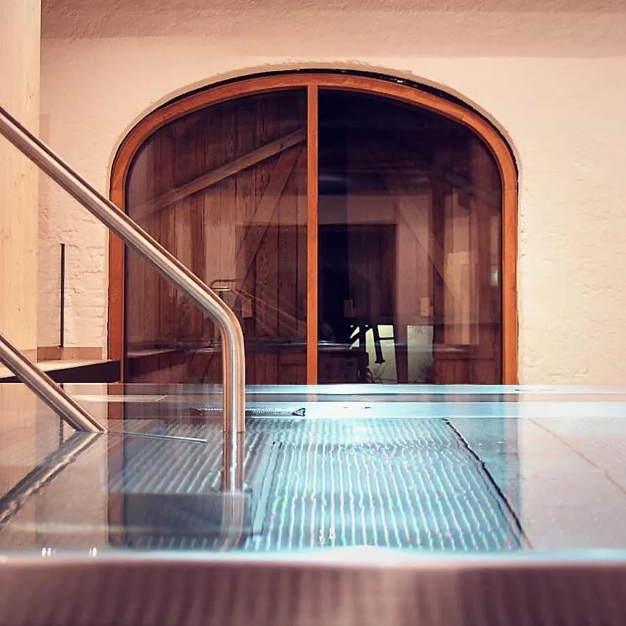 Swimming pool in Romantik Hotel Zum Klosterbräu