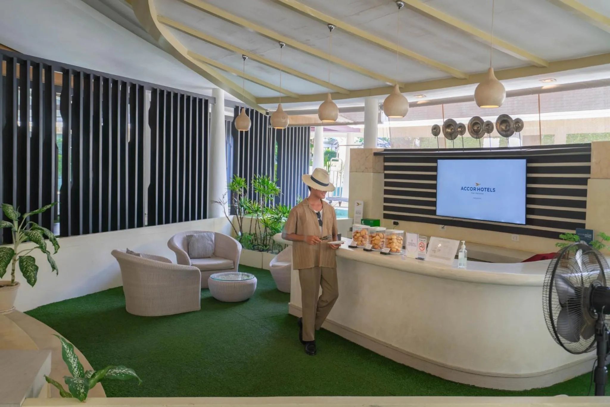 Communal lounge/ TV room in Mercure Koh Chang Hideaway