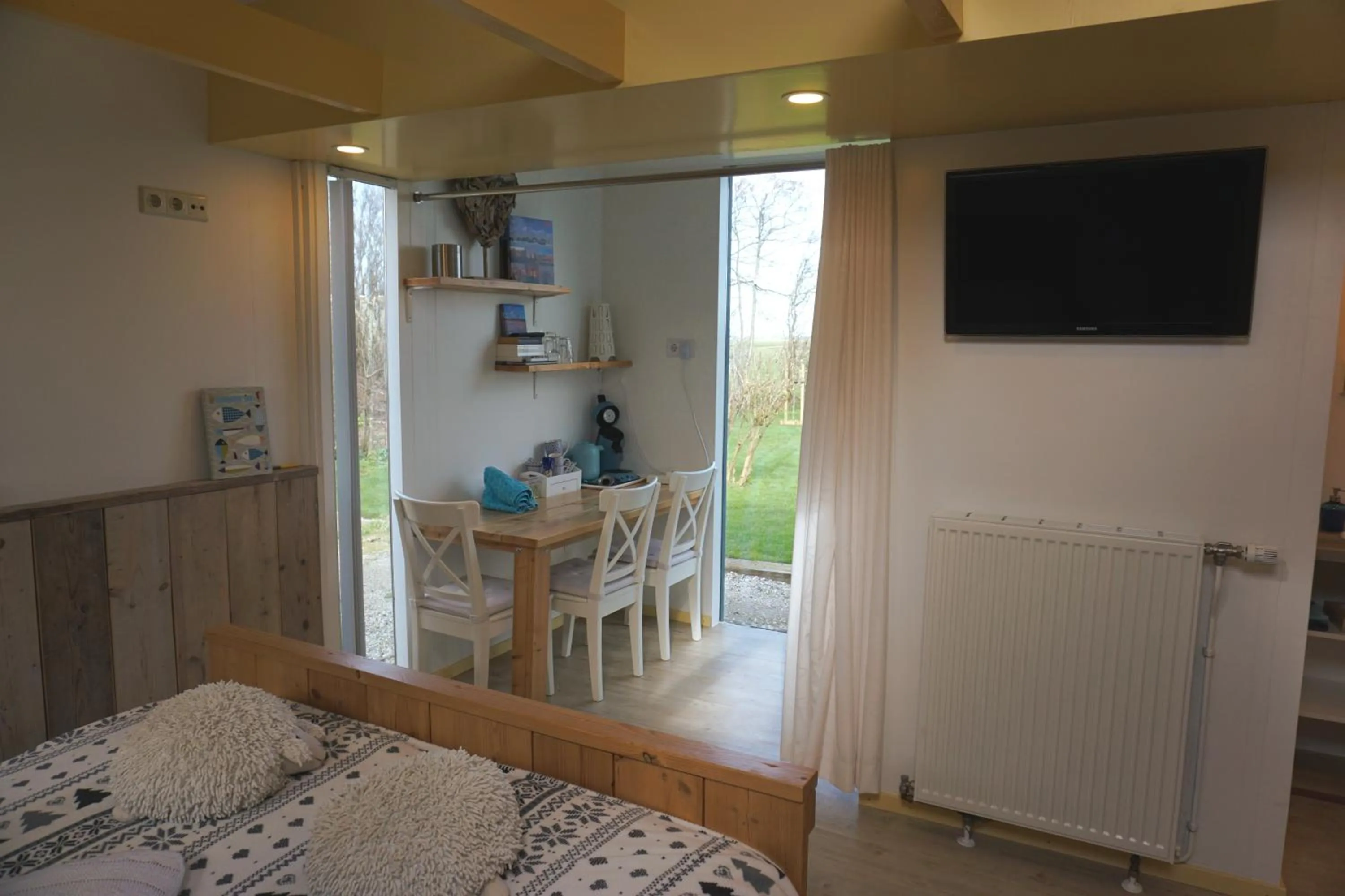 TV and multimedia, Bed in B&B Zuiderkreek