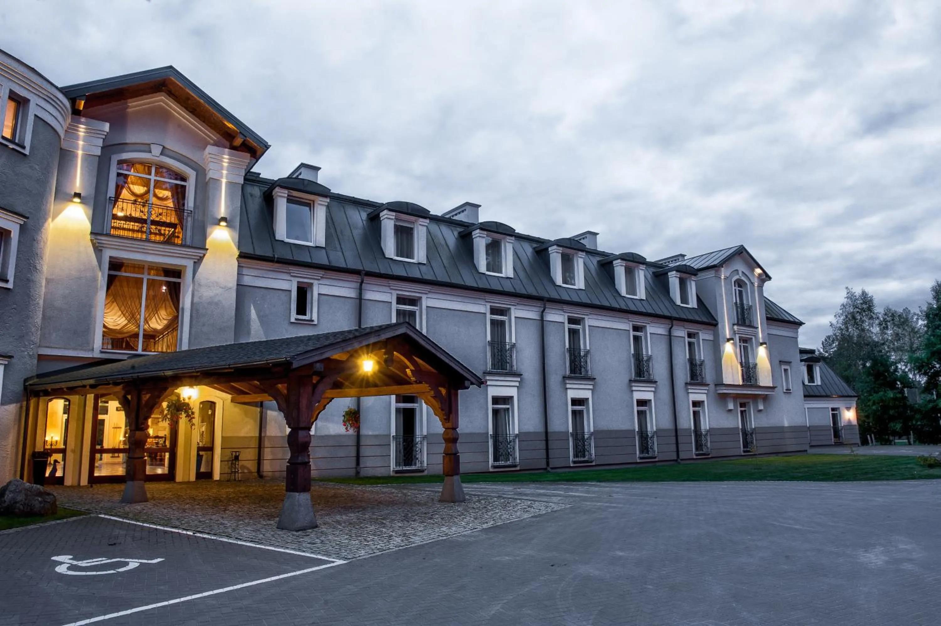 Facade/entrance in Hotel Lipowy Most