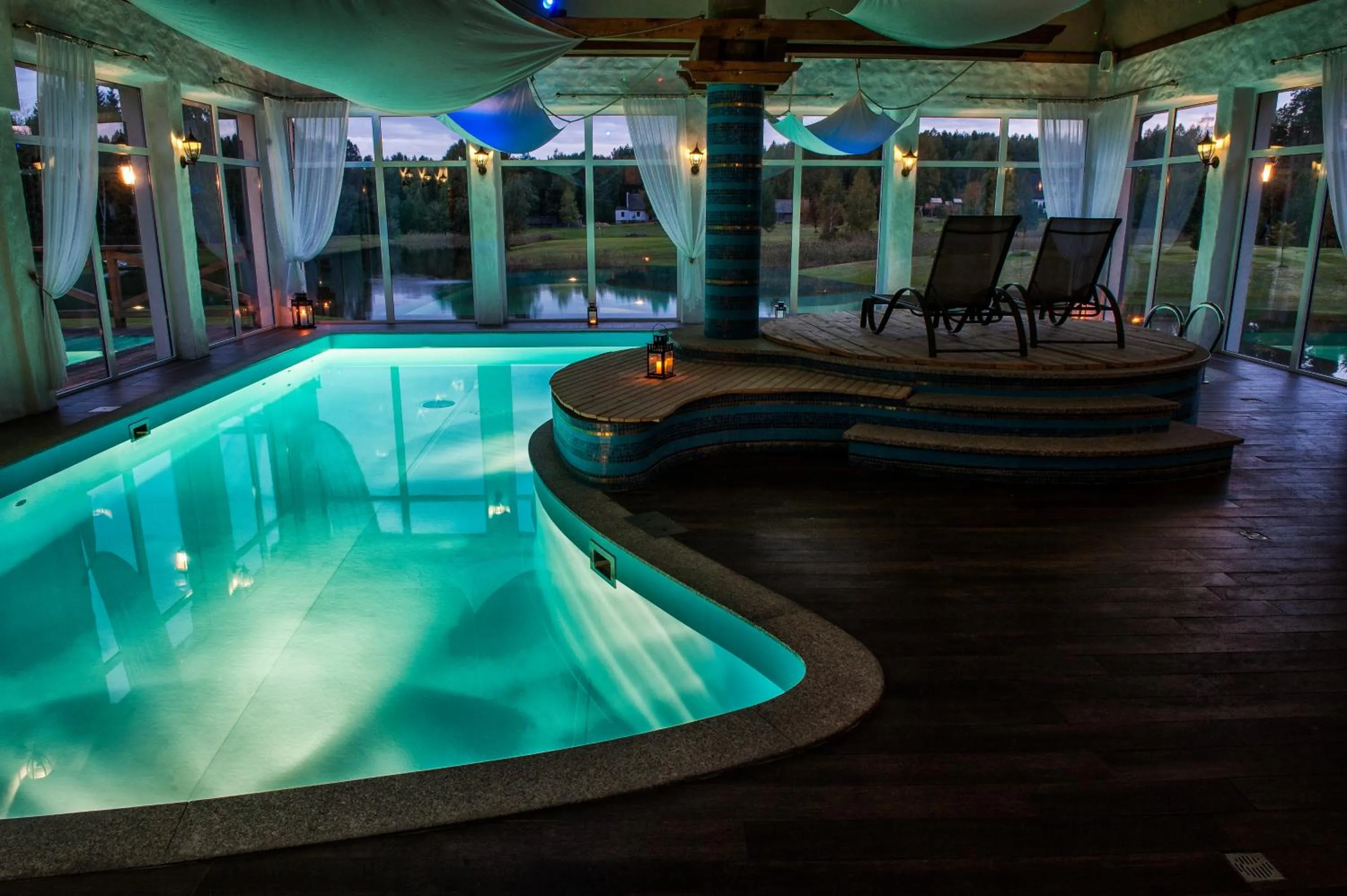 Swimming pool in Hotel Lipowy Most