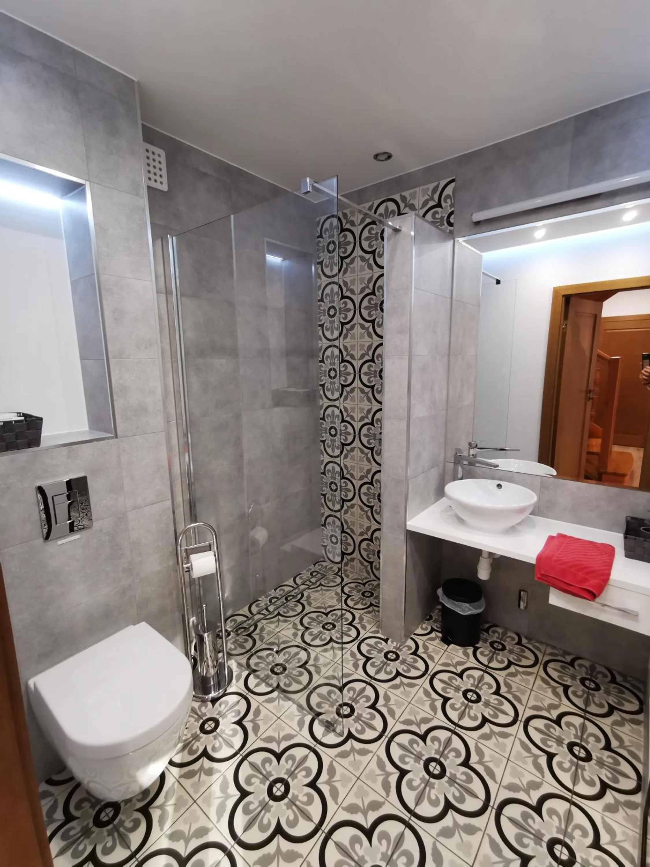 Shower in Paula Wellness & SPA