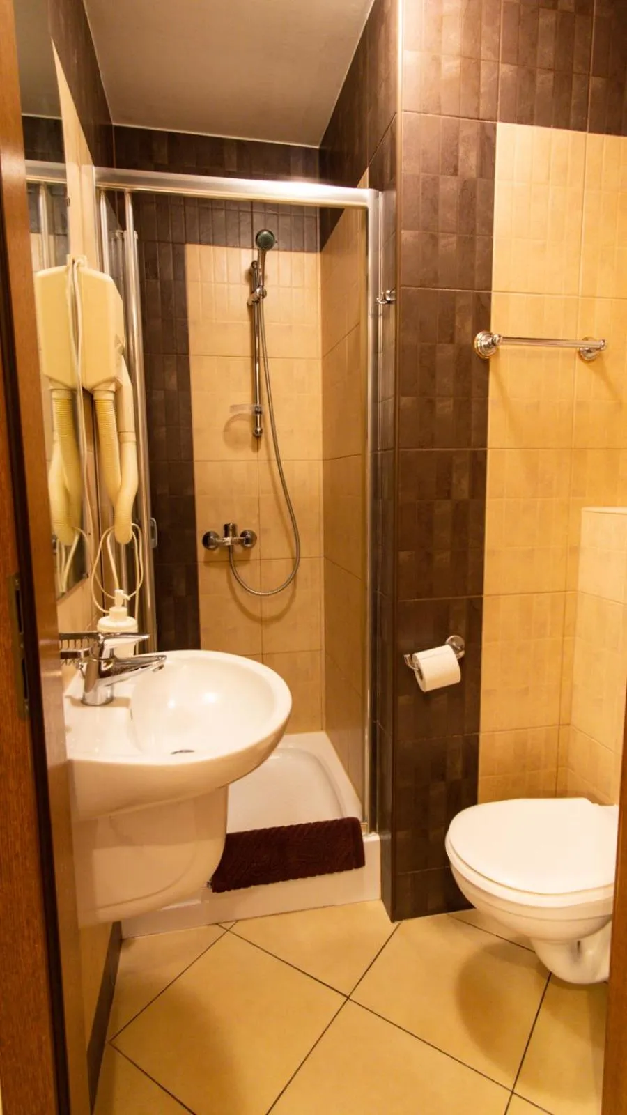 Restaurant/places to eat in Paula Wellness & SPA