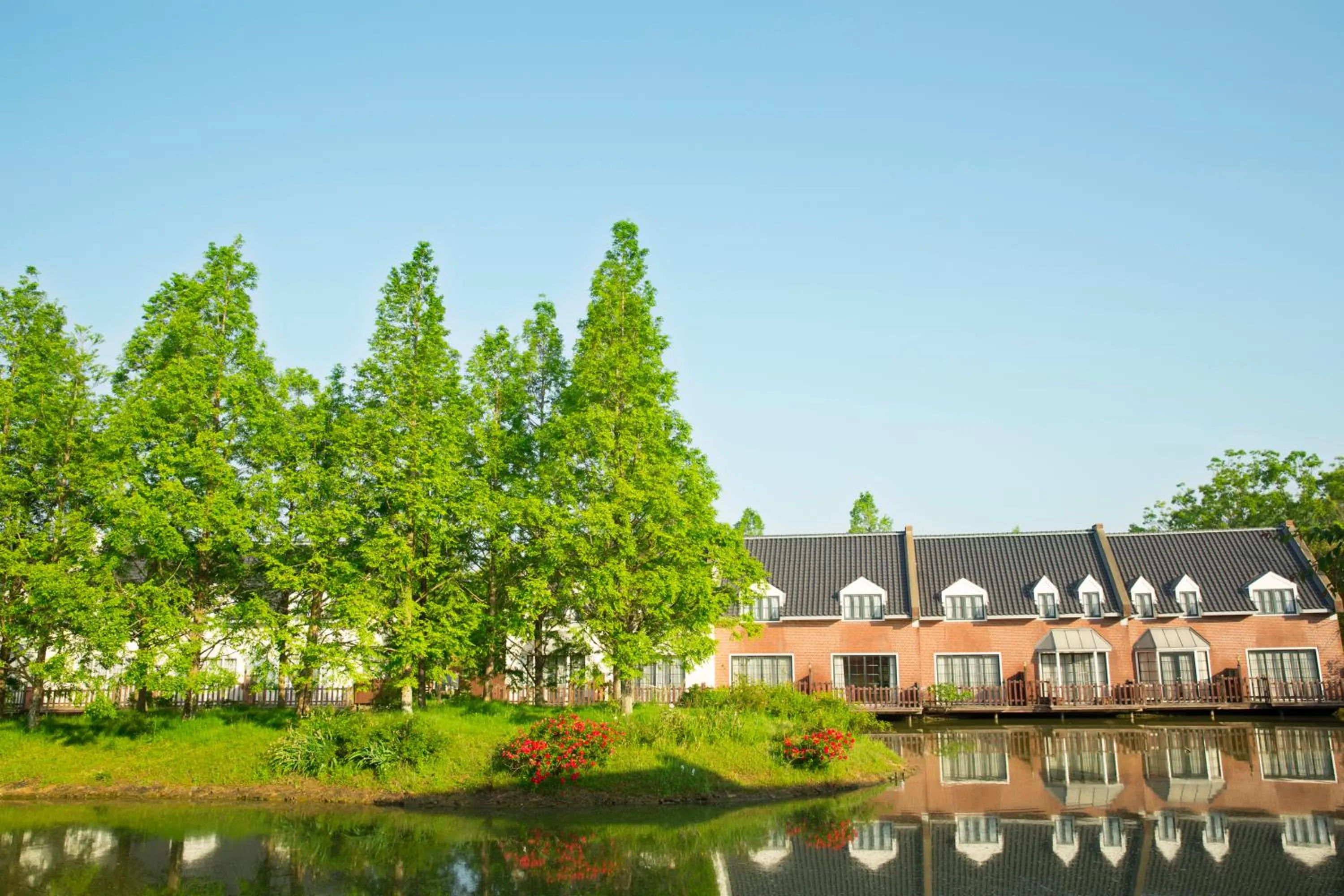 Property building in Forest Villa Huis Ten Bosch