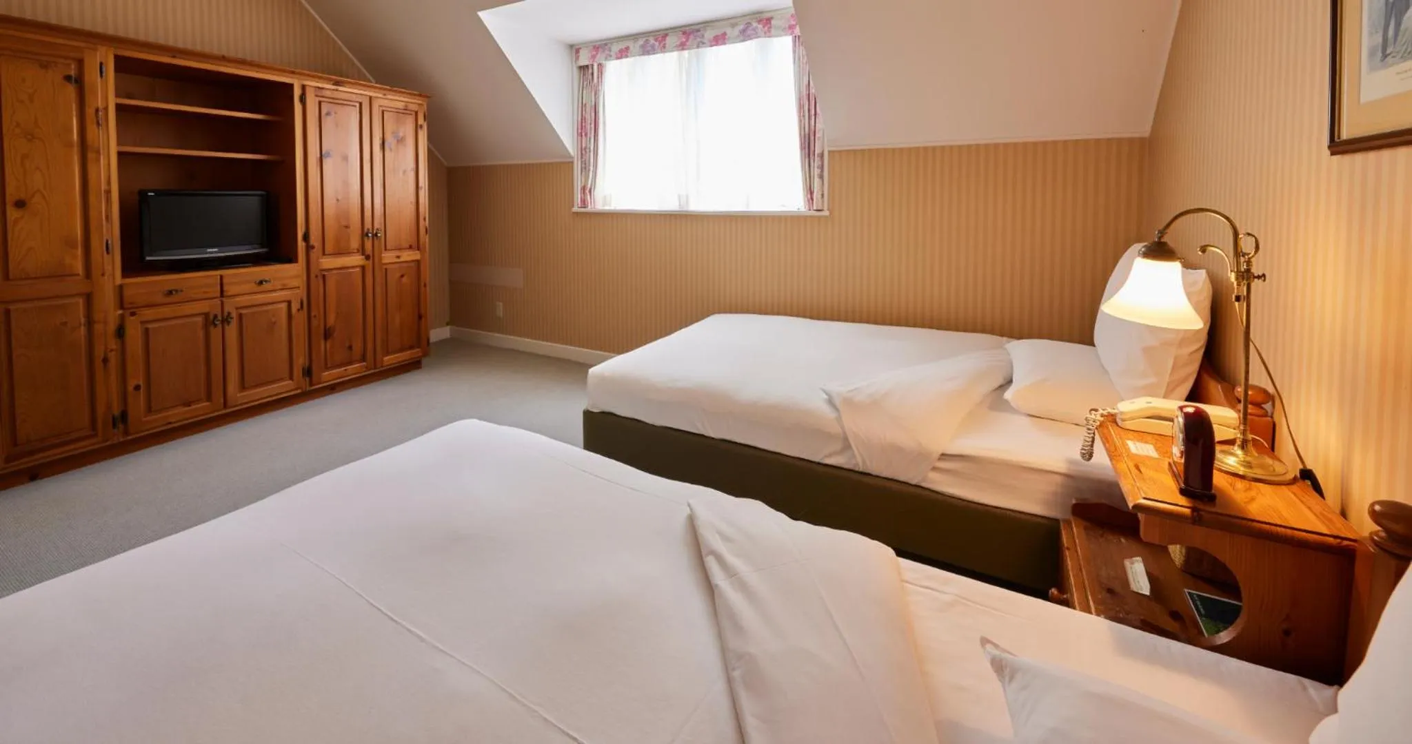 Bed in Forest Villa Huis Ten Bosch