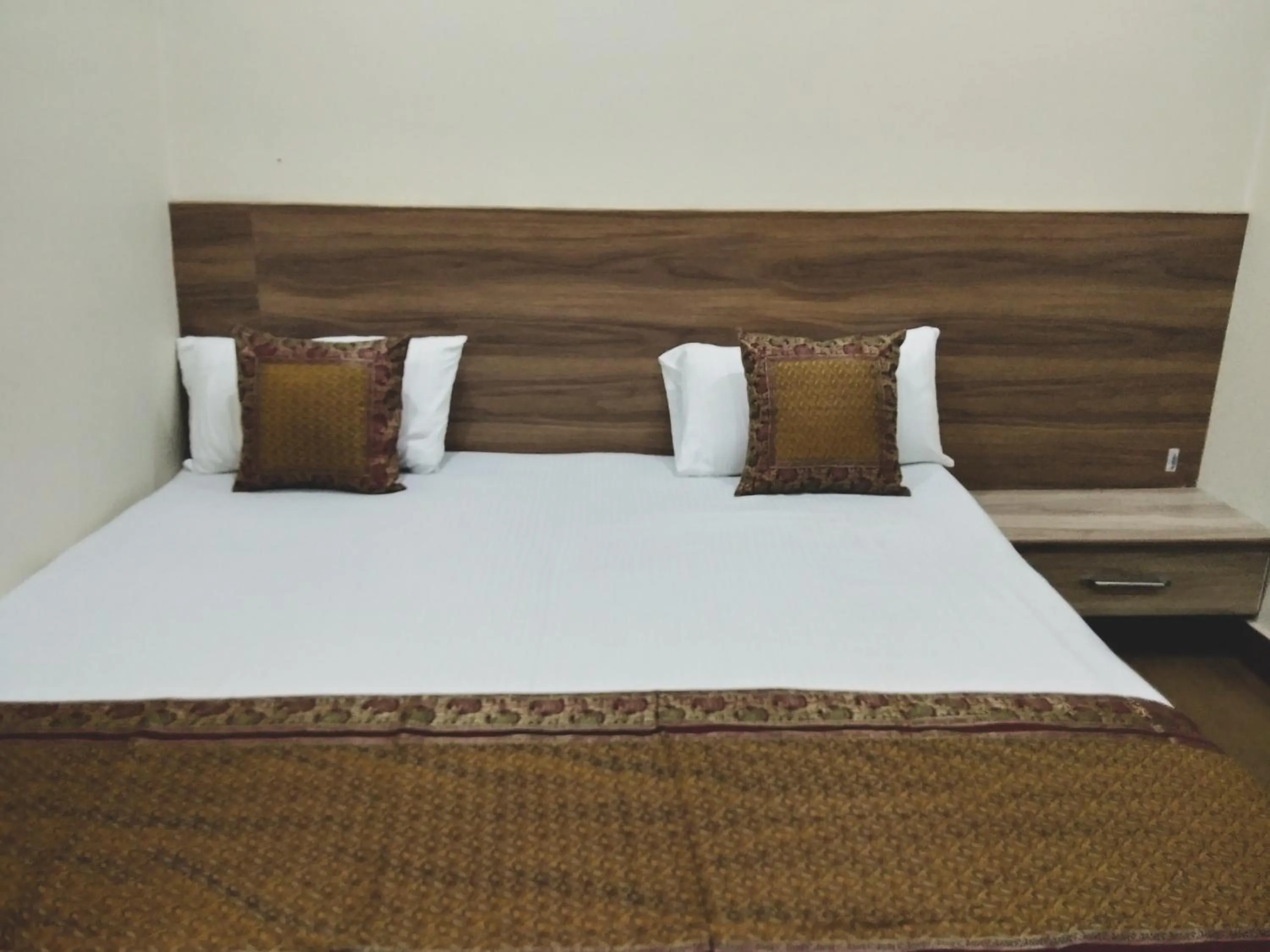 Bed in Dwivedi Hotels Palace On Steps