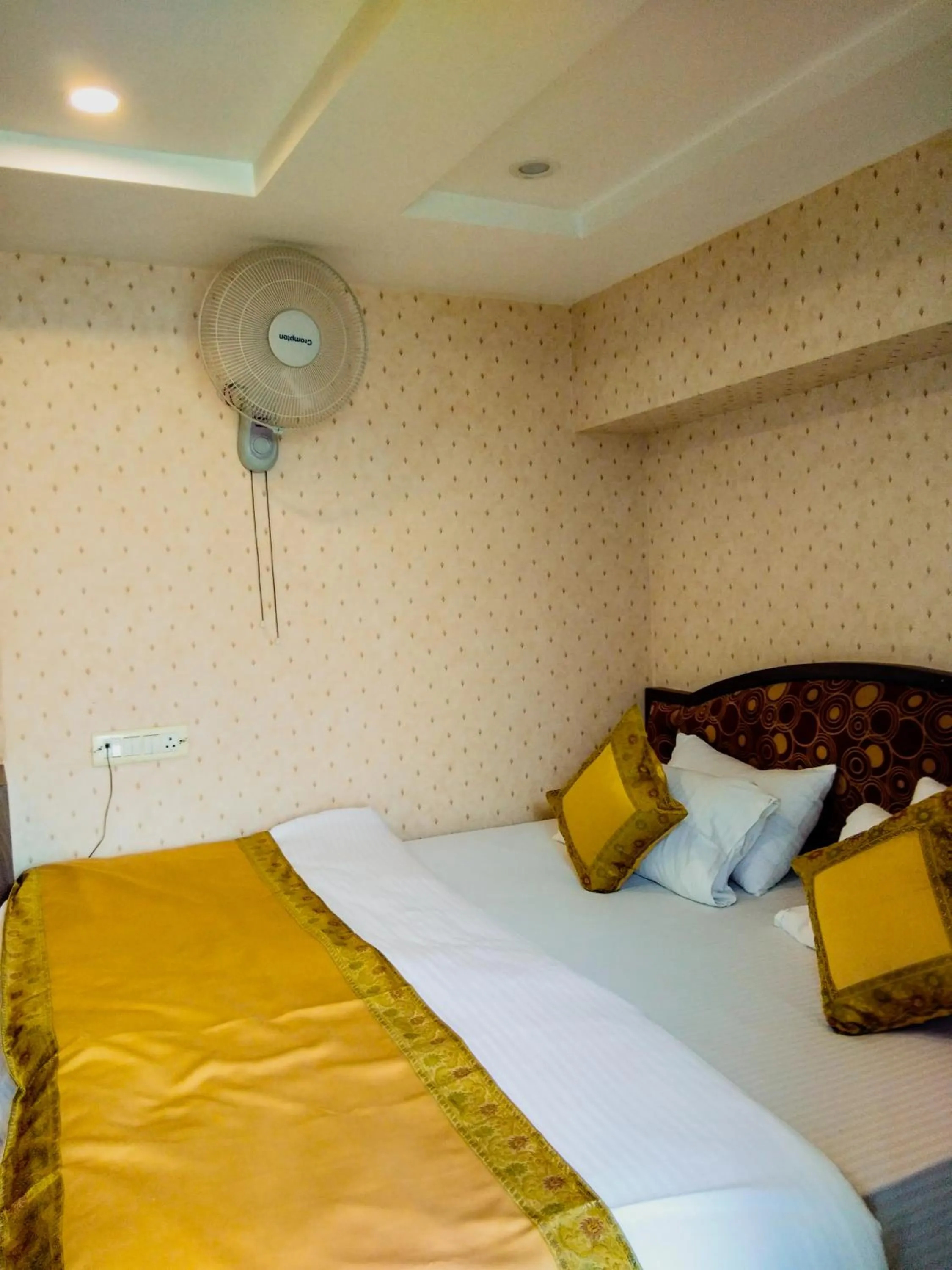 Bed in Dwivedi Hotels Palace On Steps