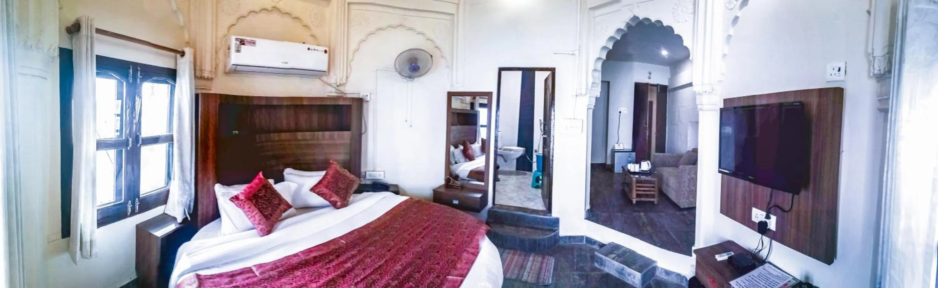 Bed in Dwivedi Hotels Palace On Steps