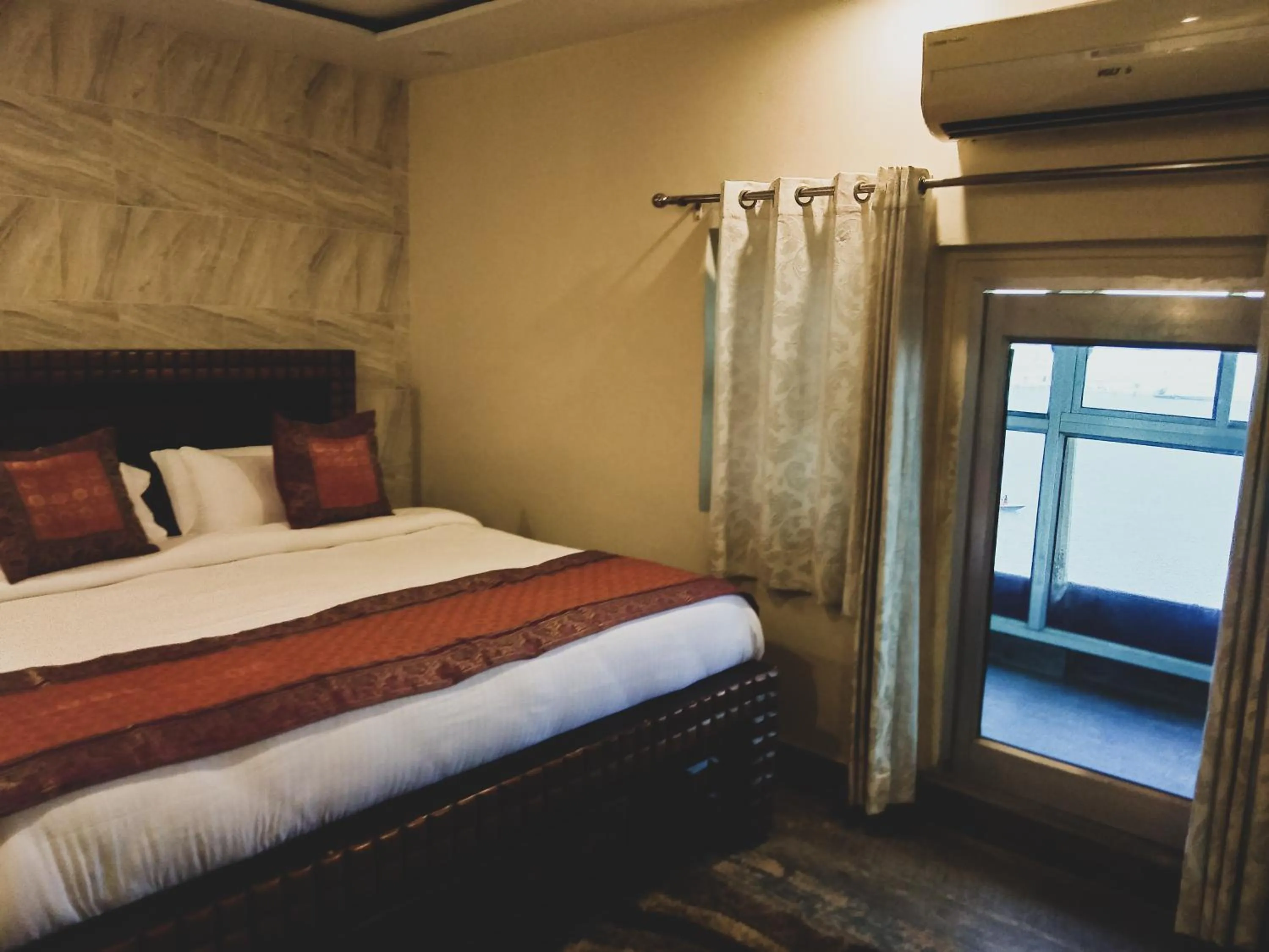 Bed in Dwivedi Hotels Palace On Steps