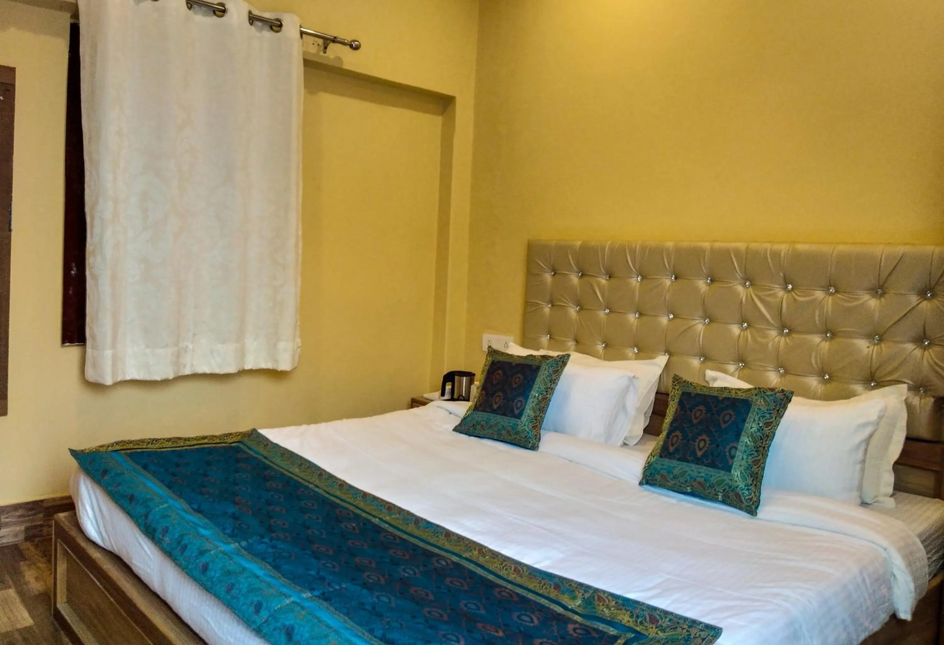 Bed in Dwivedi Hotels Palace On Steps