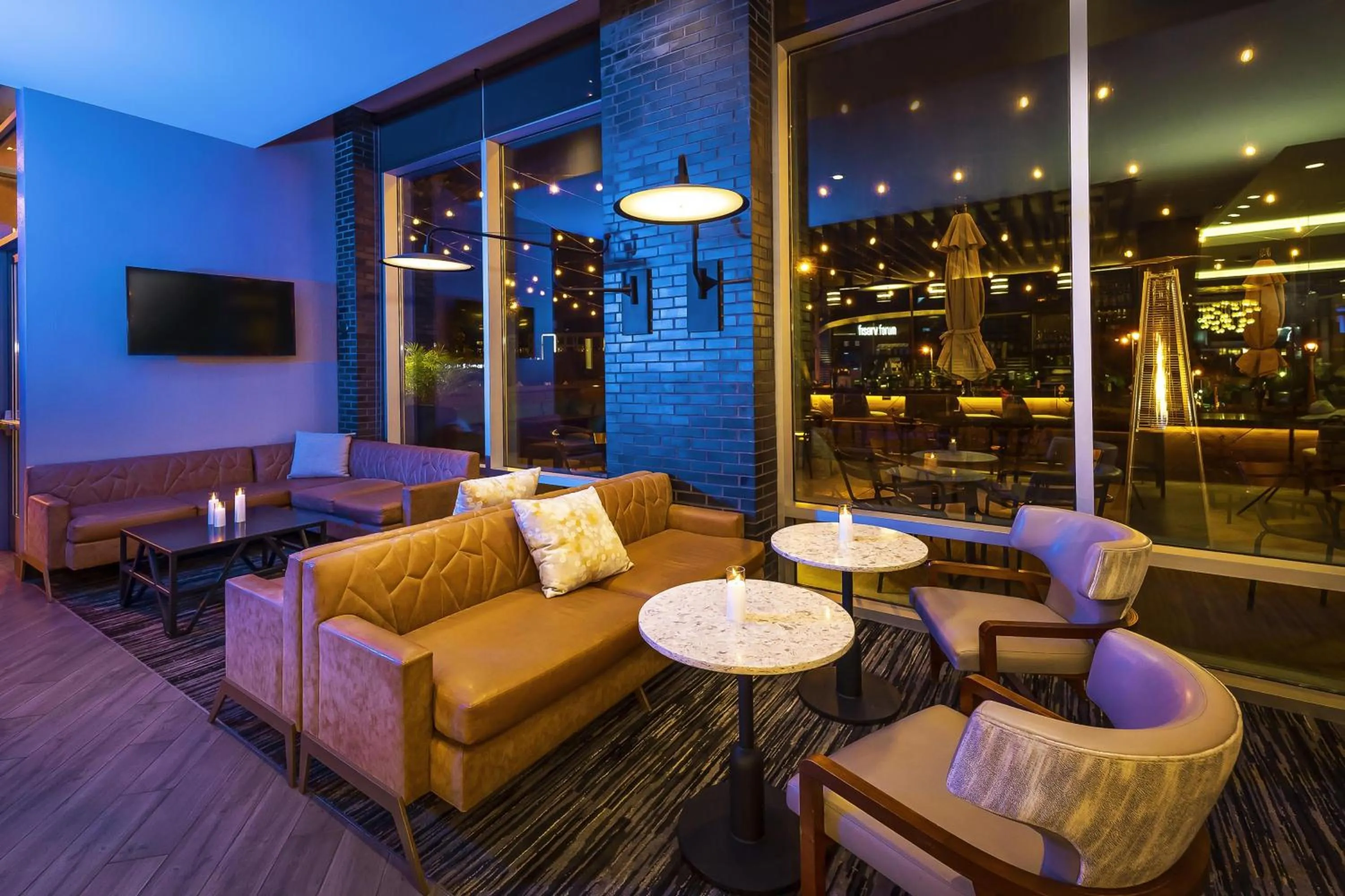 Lounge or bar in Hyatt Place Milwaukee Downtown