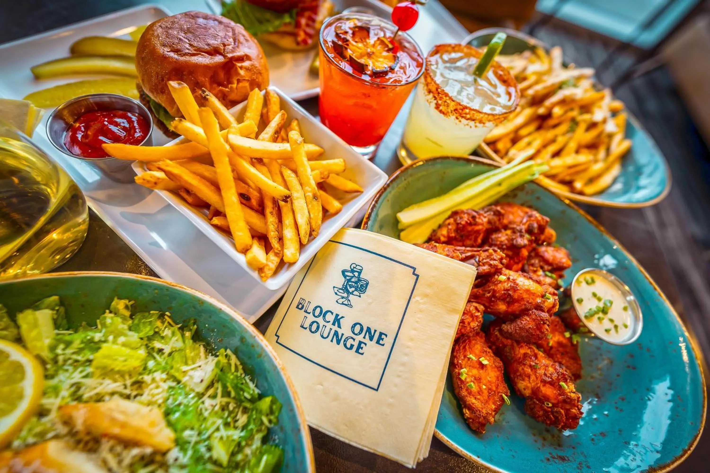 Lounge or bar in Hyatt Place Milwaukee Downtown