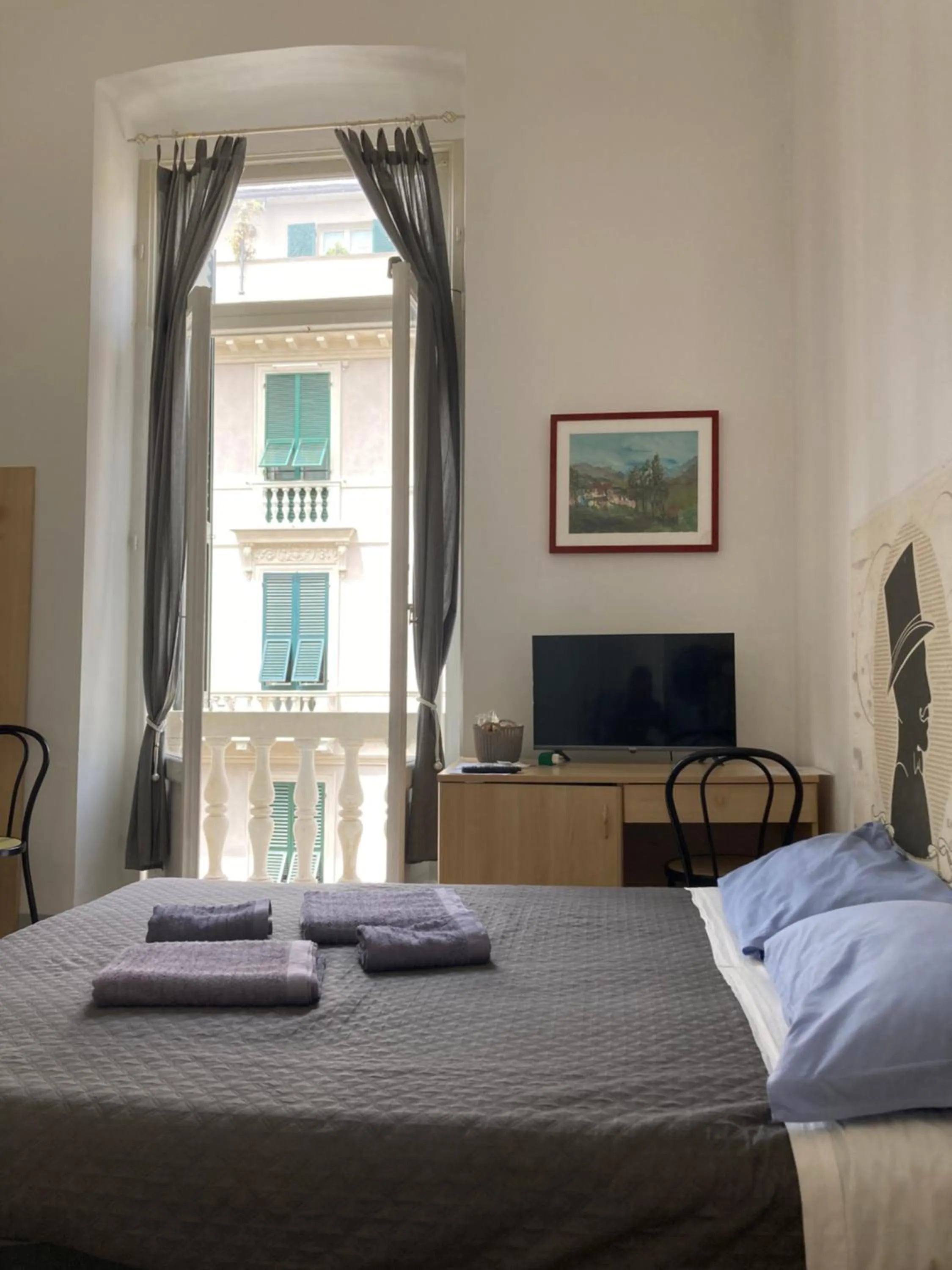 TV and multimedia, Bed in Guest House Roma