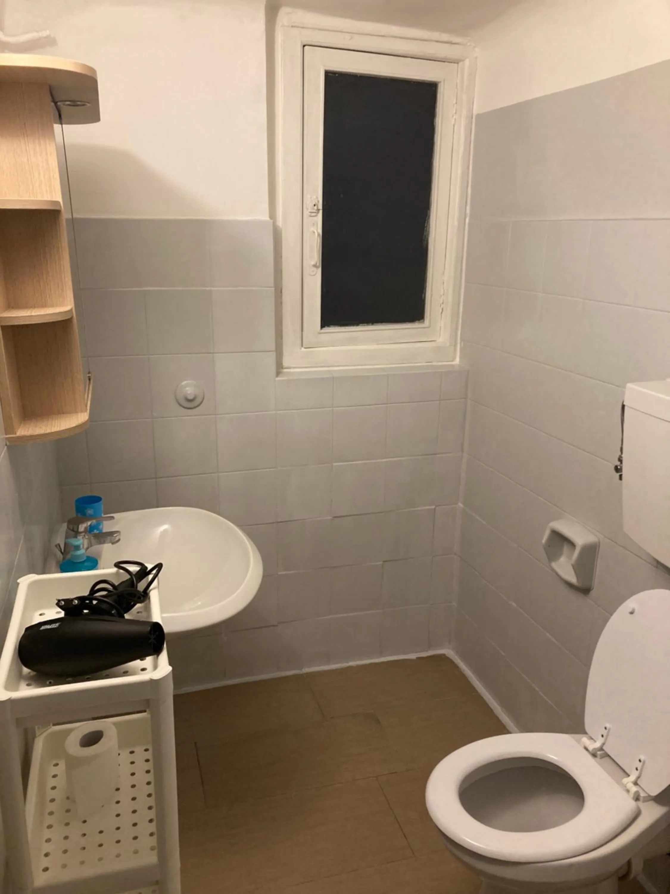 Toilet in Guest House Roma