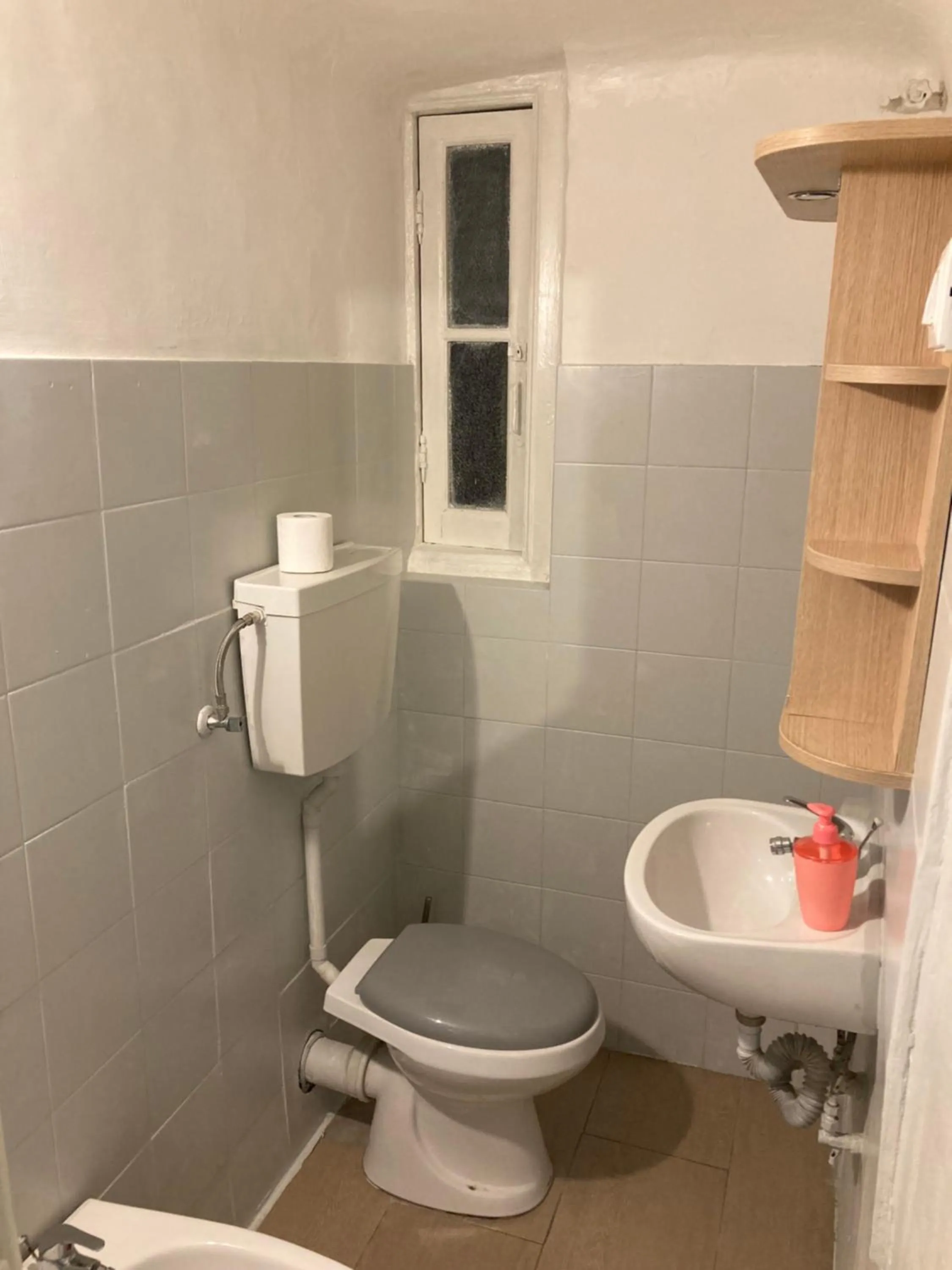 Toilet in Guest House Roma