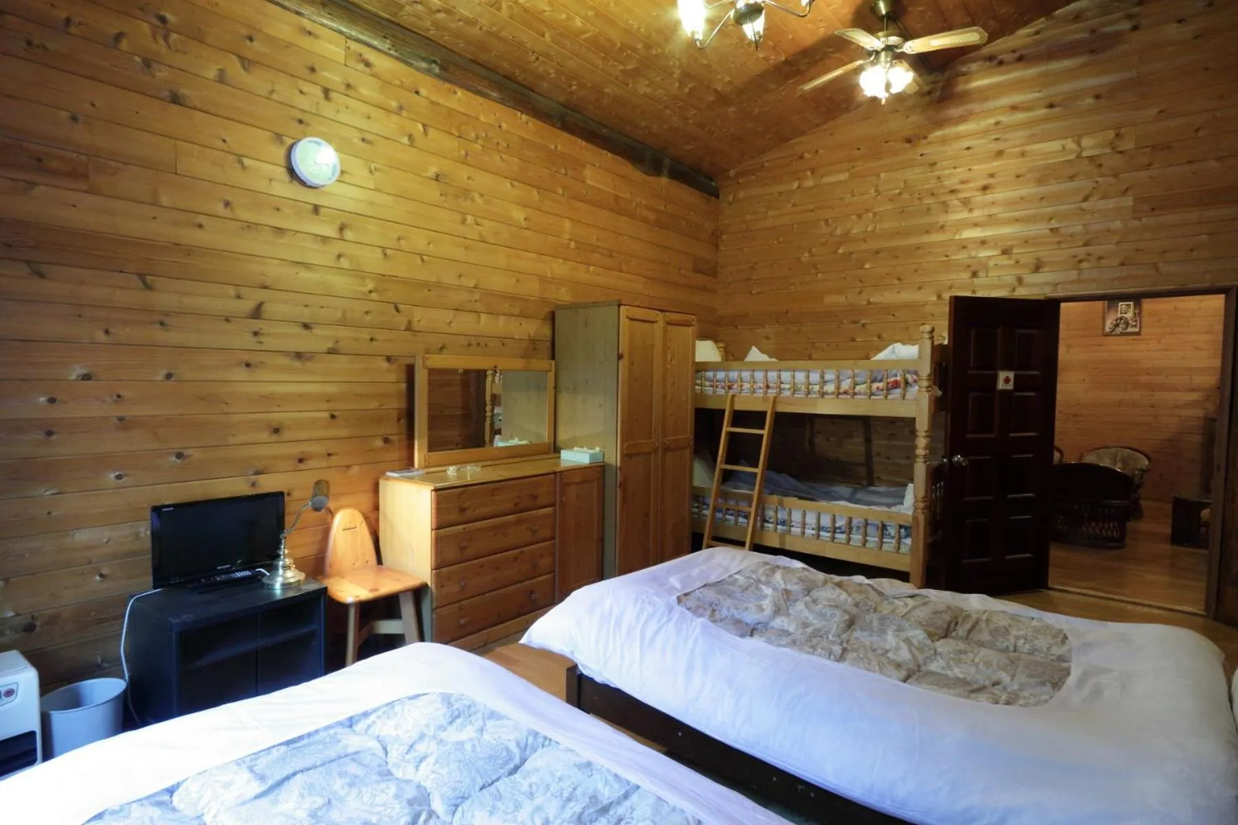 Bed in Canadian Village Goryu