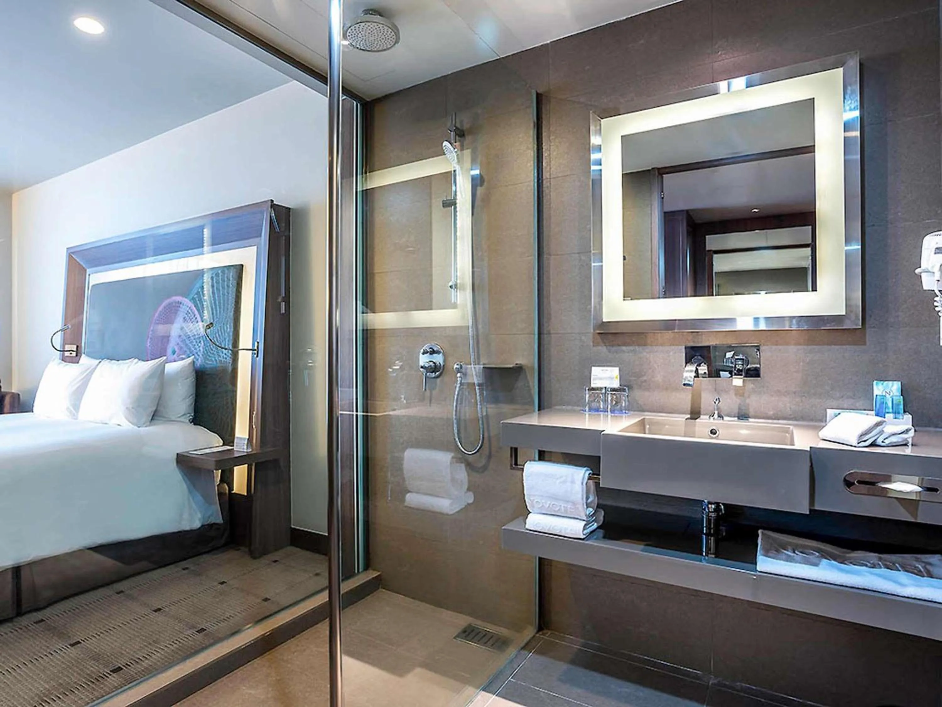 Bedroom, Bed in Novotel Bangkok Platinum Pratunam